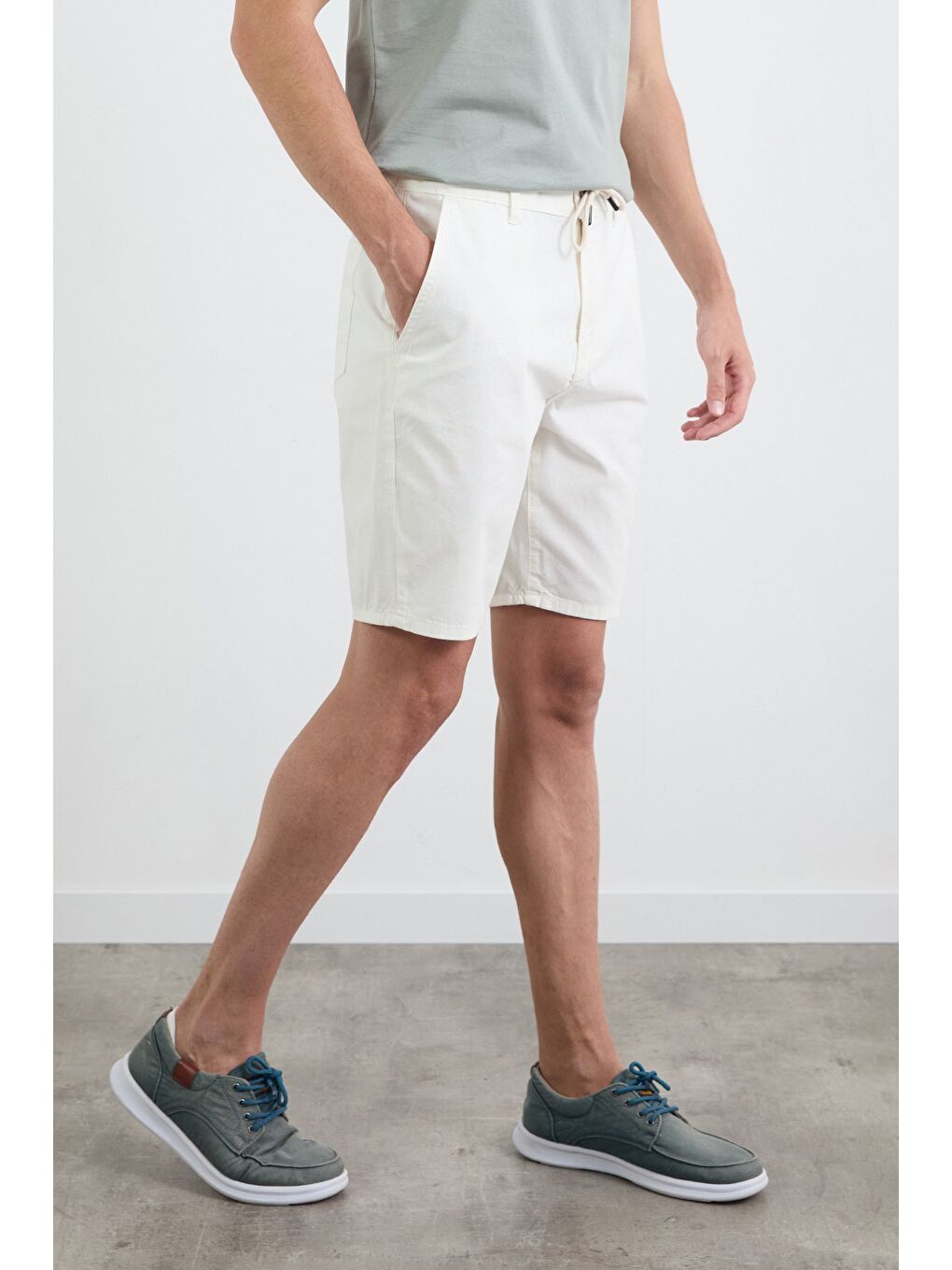Ekru Gabardin Kargo Cepli %100 Pamuk Şort-1