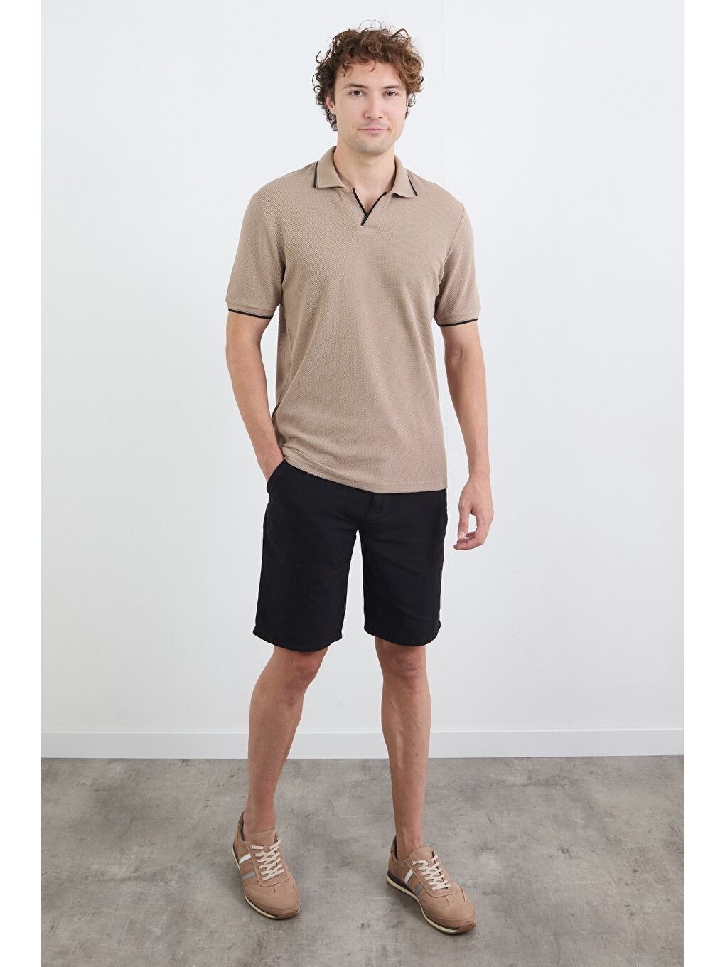 Siyah Beli Bağlamalı Keten Görünümlü Şort-1