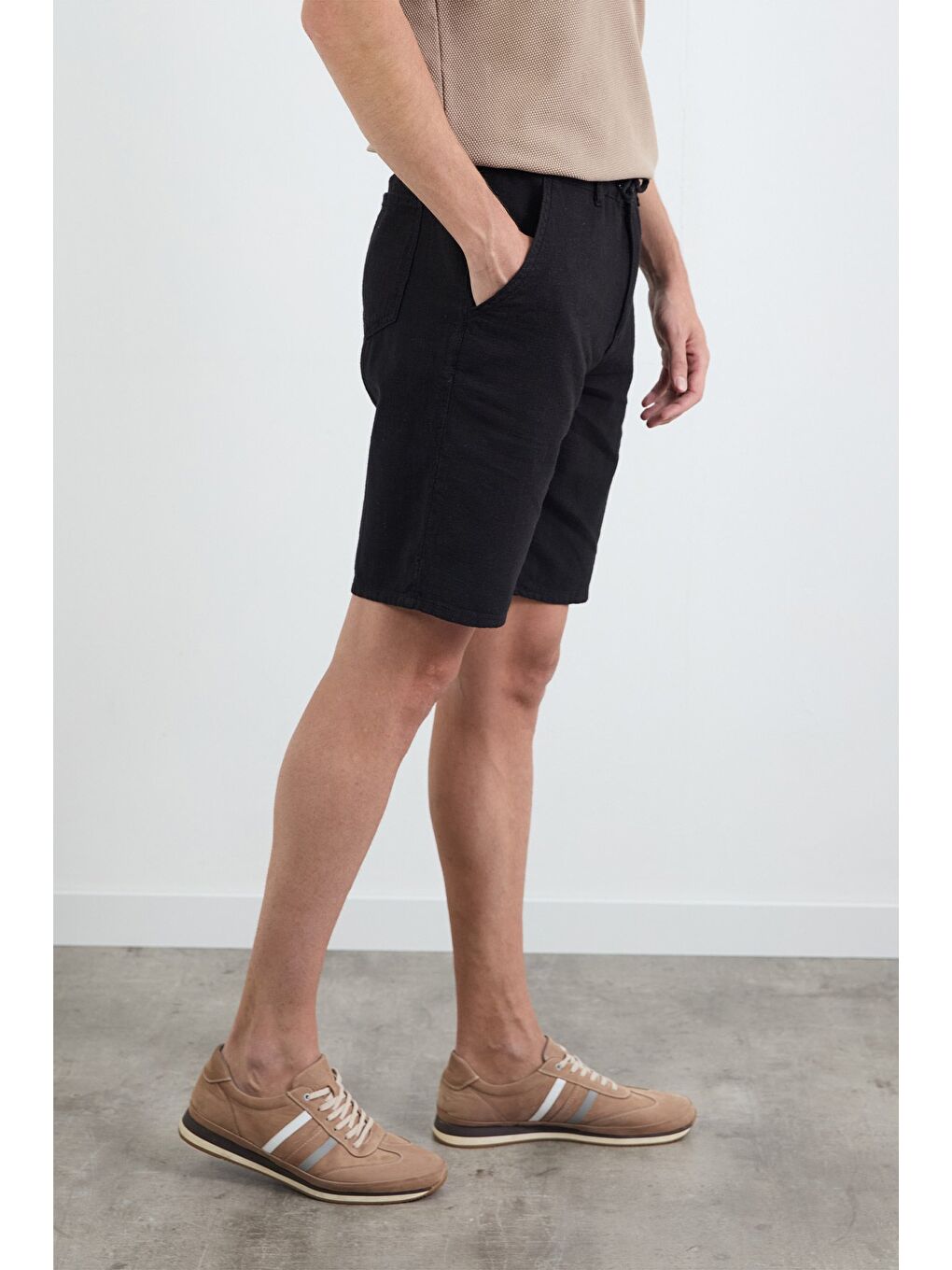 Siyah Beli Bağlamalı Keten Görünümlü Şort-2