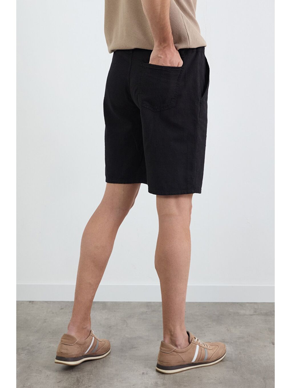 Siyah Beli Bağlamalı Keten Görünümlü Şort-3