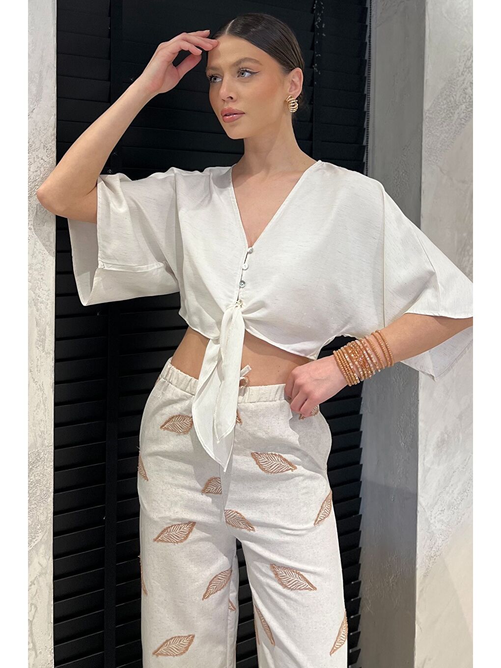 Bej Kadın Ön Bağlama Detaylı Yazlık Salaş Keten Gömlek