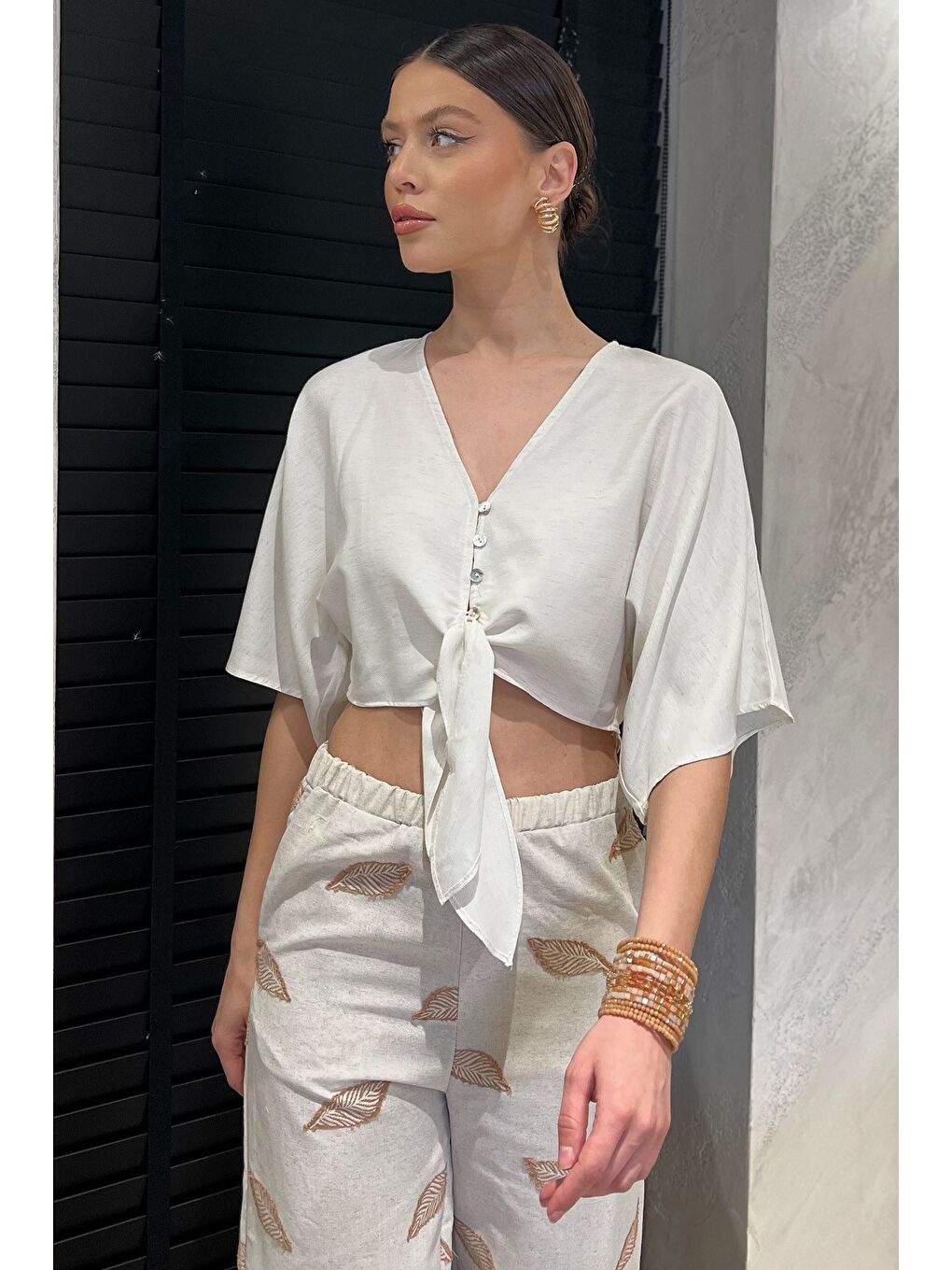 Bej Kadın Ön Bağlama Detaylı Yazlık Salaş Keten Gömlek-1