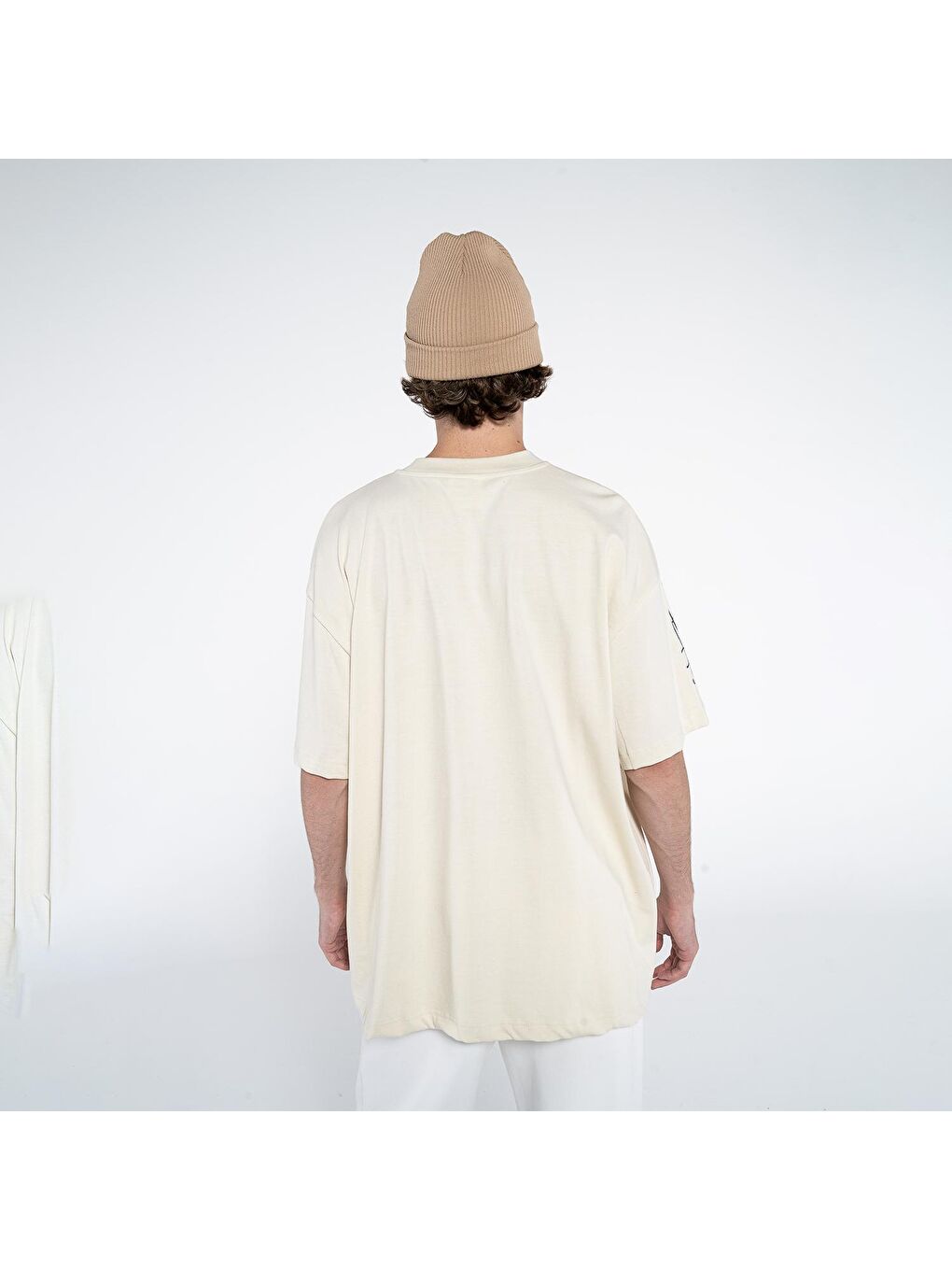 Leo Erkek Bej %100 Pamuk Ekstra Oversize Bisiklet Yaka Tişört-1