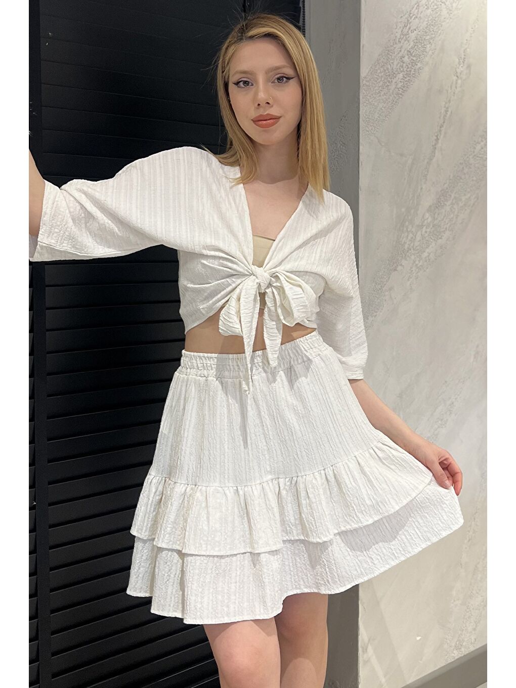 Bej Kadın Ön Bağlamalı Bluz Şortlu Fırfırlı Etek İkili Takım