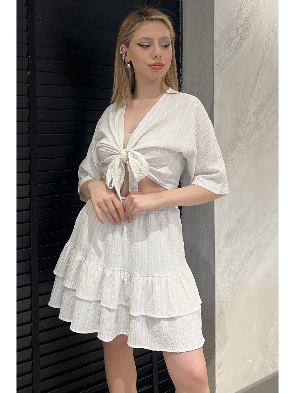 Bej Kadın Ön Bağlamalı Bluz Şortlu Fırfırlı Etek İkili Takım-1