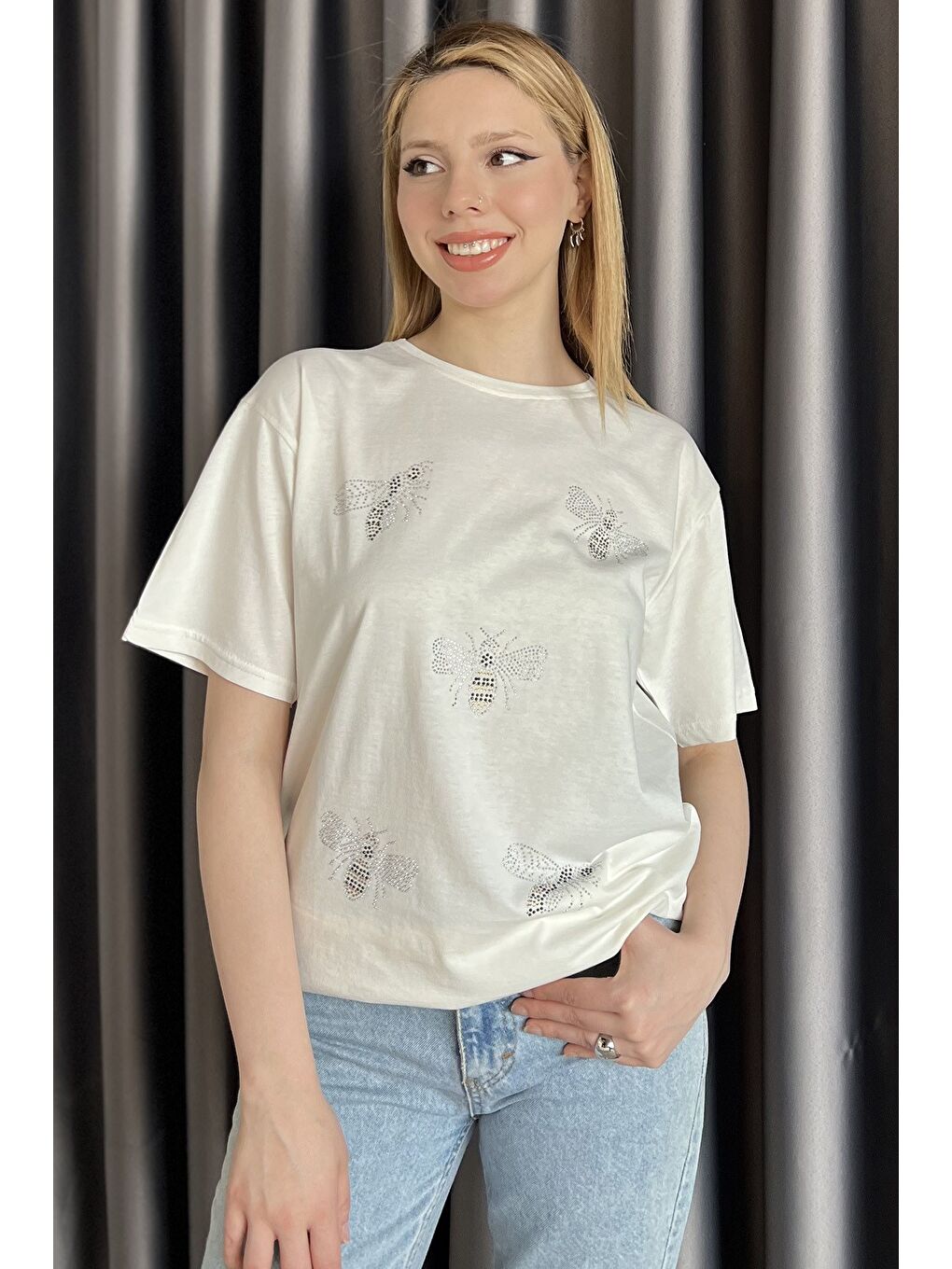 Ekru Taş İşlemeli Bisiklet Yaka Tişört