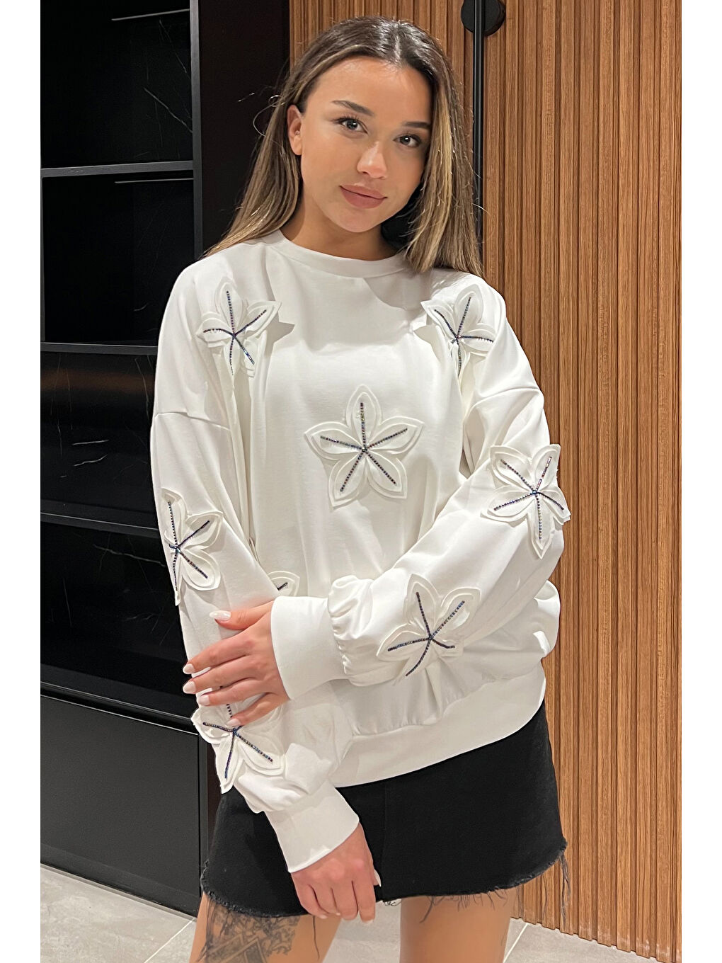 GÜLSELİ Beyaz Çiçek Motifli Kadın Sweatshirt