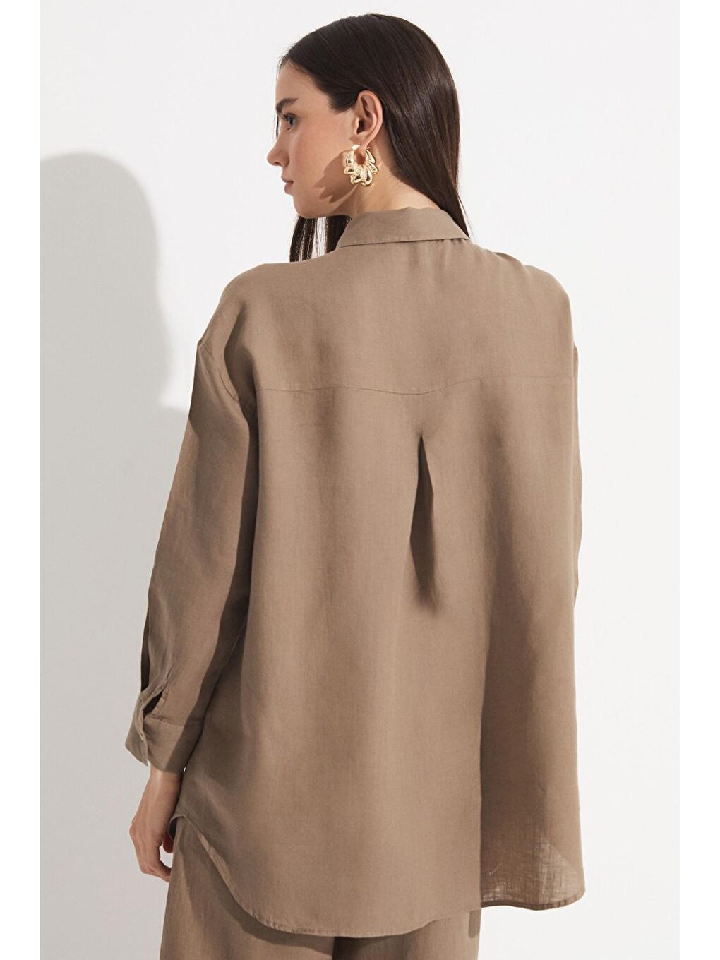 Kahverengi Kadın Exclusive Regular Normal Kalıp %100 Keten Cepli Gömlek-1