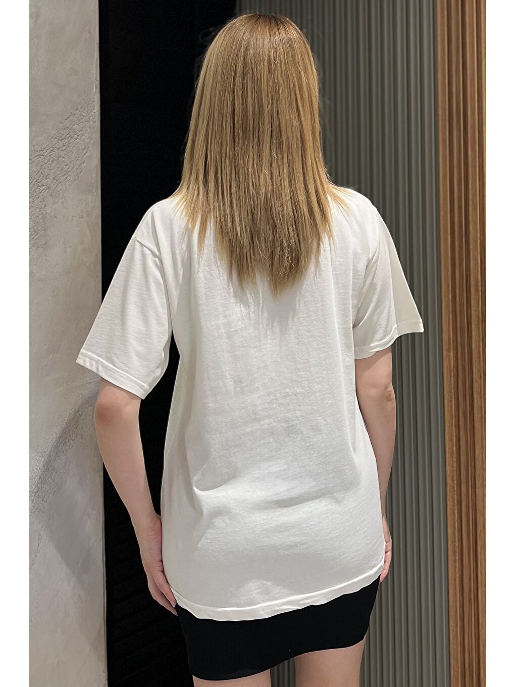 Ekru Kurdele Taşlı Bisiklet Yaka Kadın Tişört-2