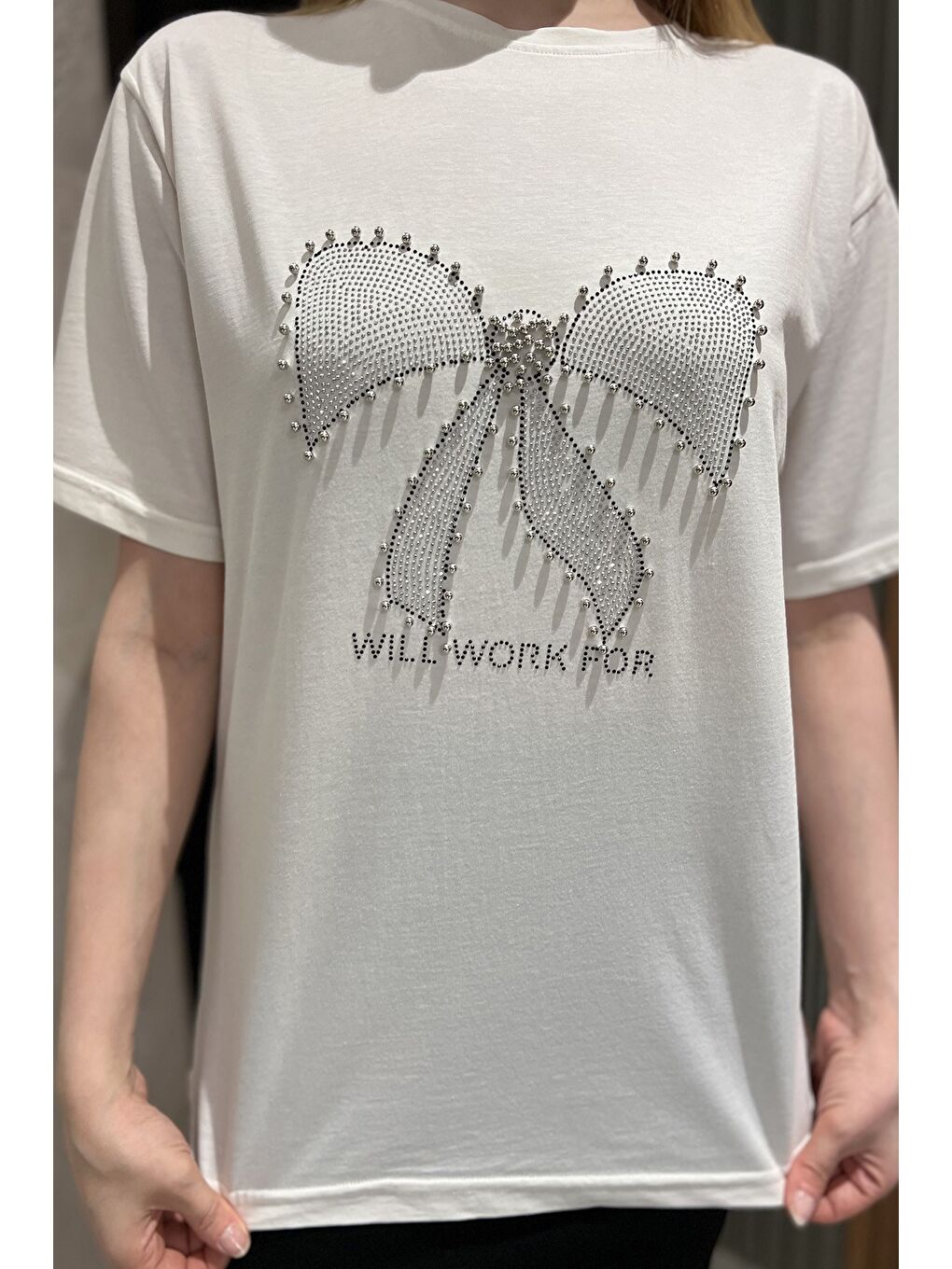 Ekru Kurdele Taşlı Bisiklet Yaka Kadın Tişört-3