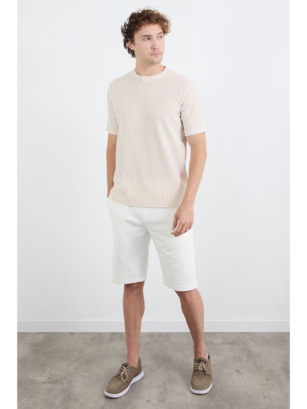 Beyaz Beli Bağlamalı Cepli Şort-1