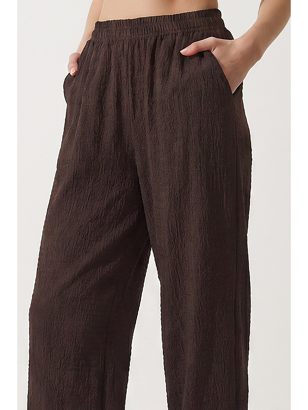 Kahverengi Cepli Rahat Krinkıl Şalvar Pantolon KAHVERENGİ LFW0024-3
