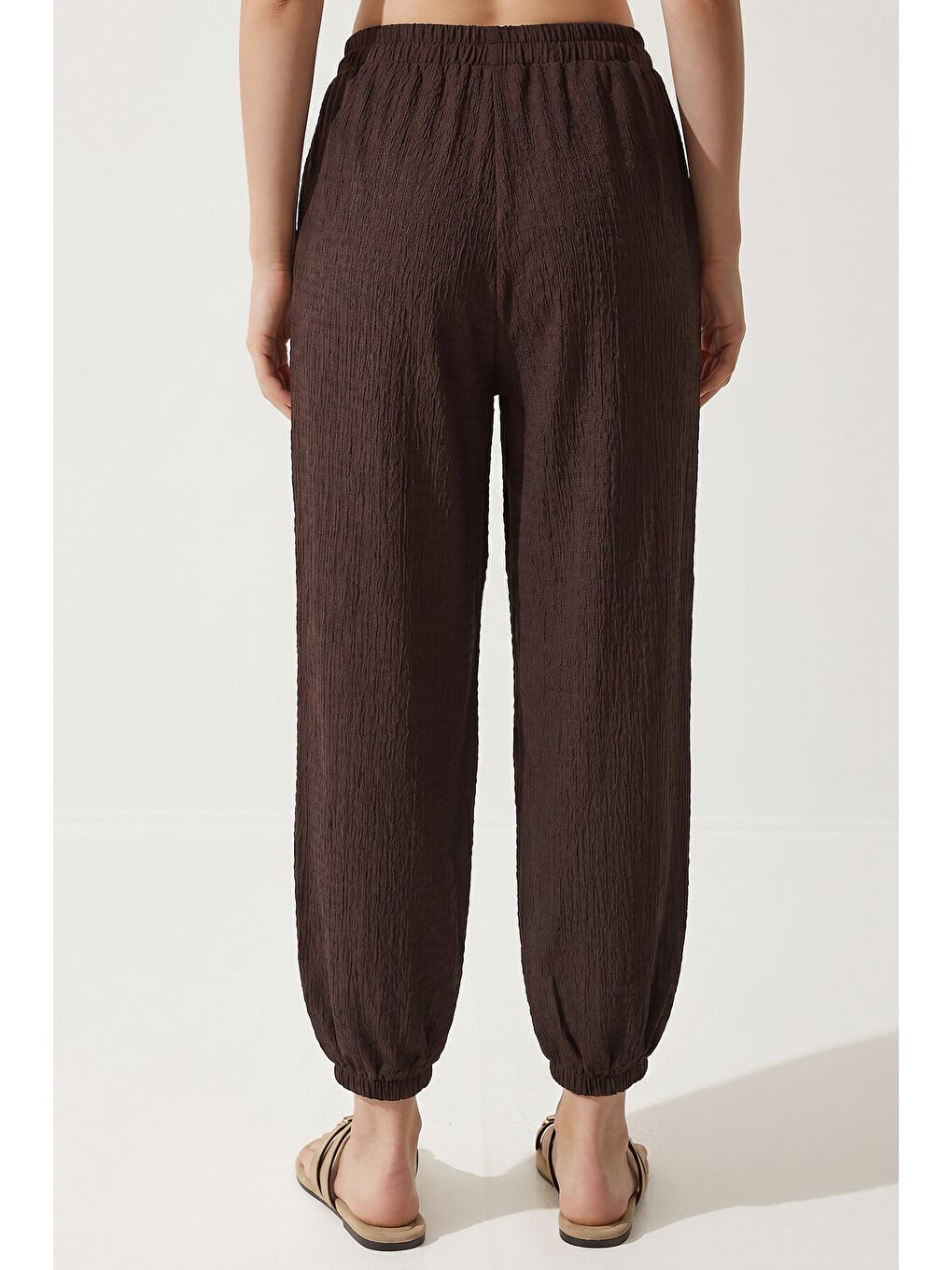 Kahverengi Cepli Rahat Krinkıl Şalvar Pantolon KAHVERENGİ LFW0024-4
