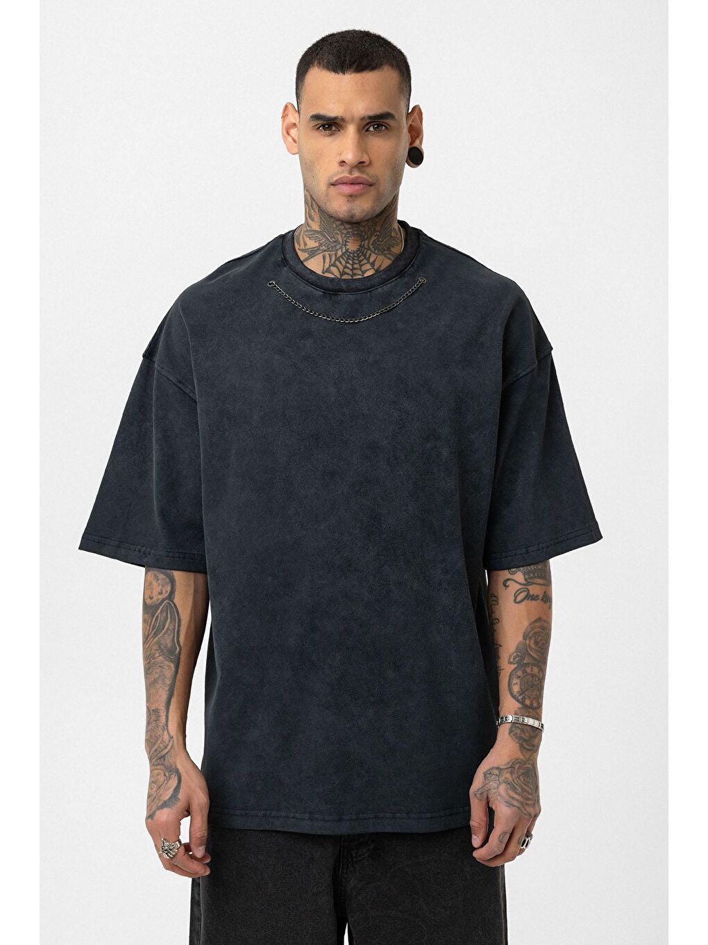 Yıkamalı Zincir Detaylı Oversize Tişört Siyah-2