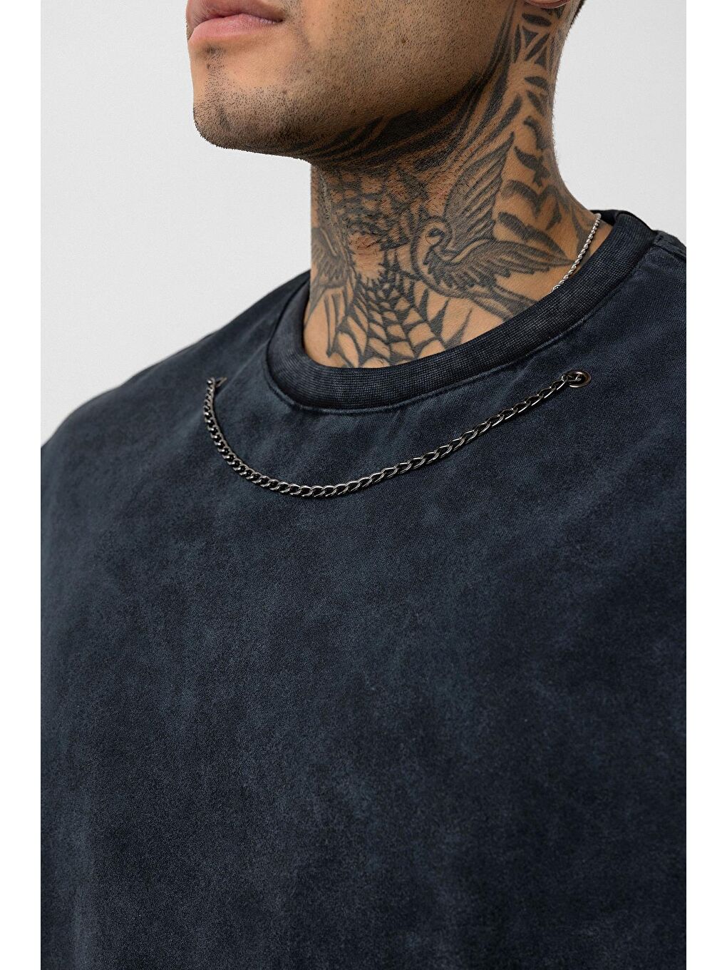 Yıkamalı Zincir Detaylı Oversize Tişört Siyah-5