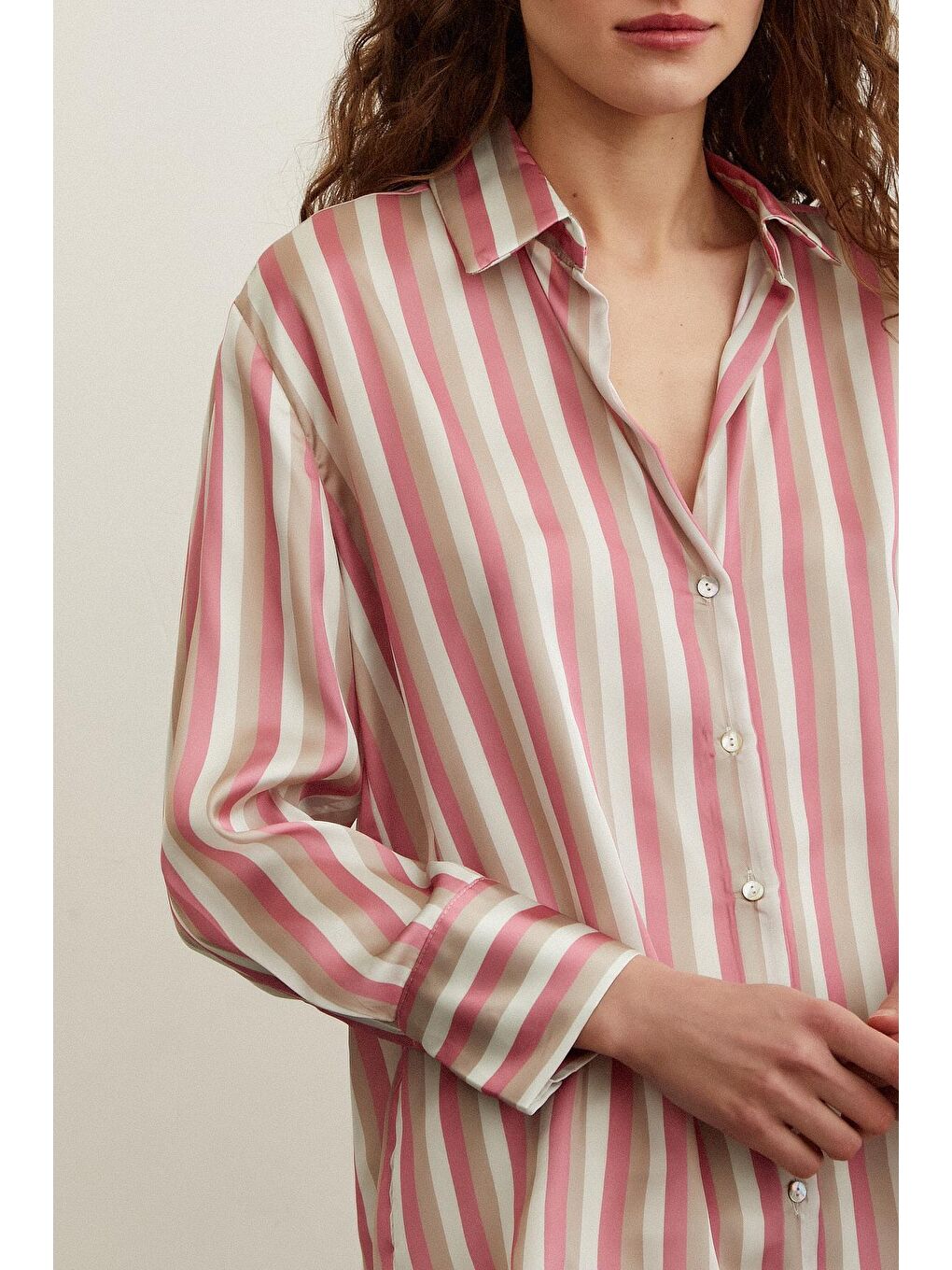 Pembe Çizgili Saten Gömlek-1