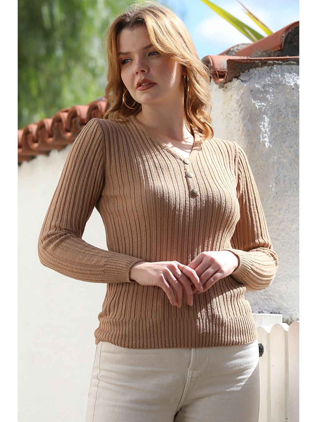 Kahverengi Camel V Yaka Uzun Kol Düğmeli İnce Triko Kazak 62 60