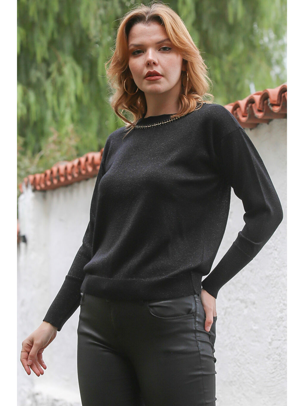 Siyah Yuvarlak Yaka Uzun Kol İnce Taşlı Simli Triko Kazak 65 62