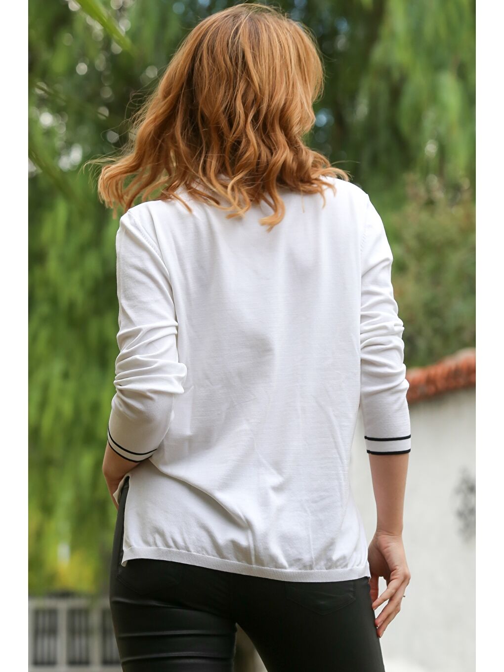 Beyaz V Yaka Uzun Kol İnce Yırtmaçlı Triko Kazak 65 60-7