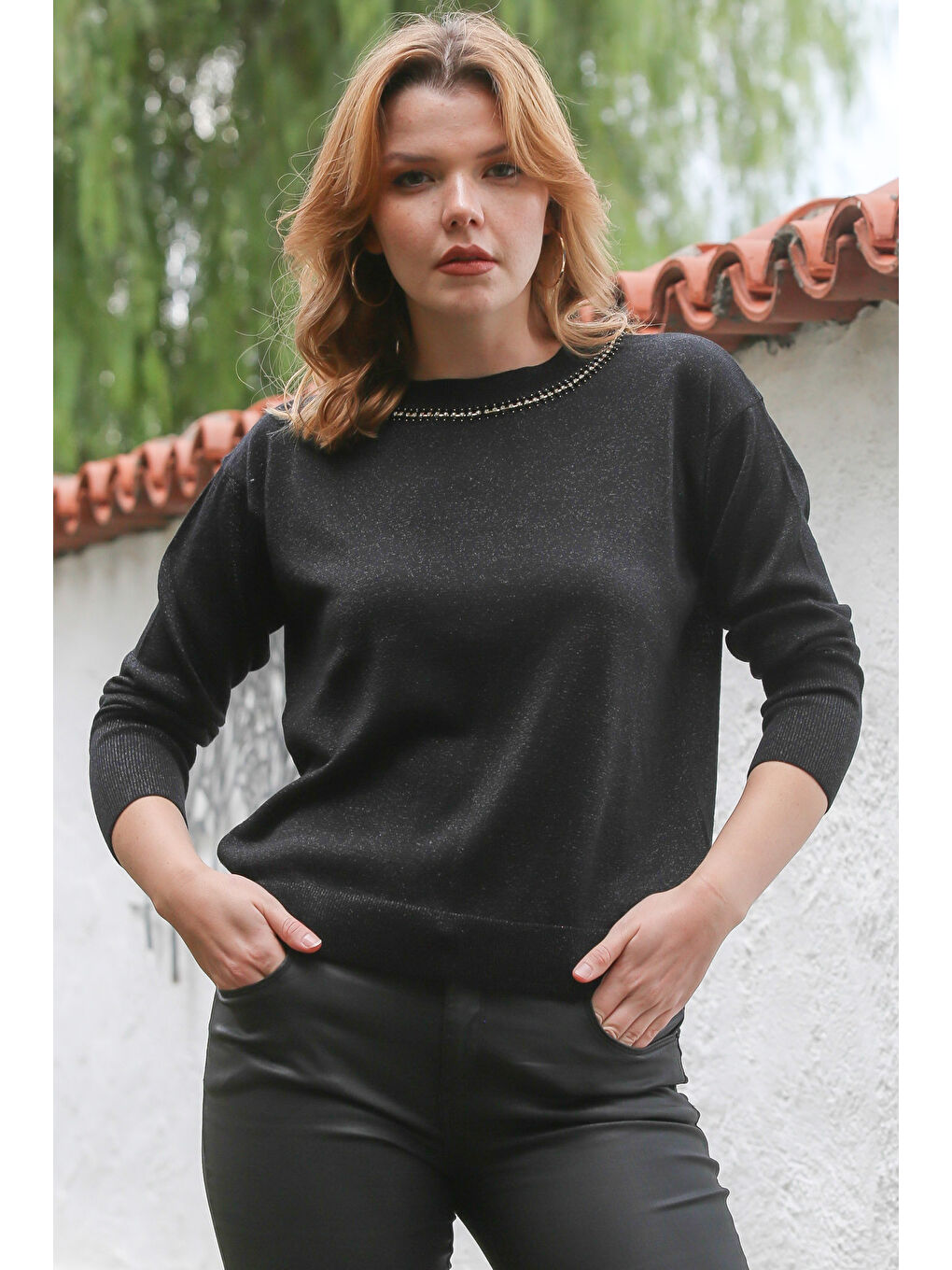 Siyah Yuvarlak Yaka Uzun Kol İnce Taşlı Simli Triko Kazak 65 62-2