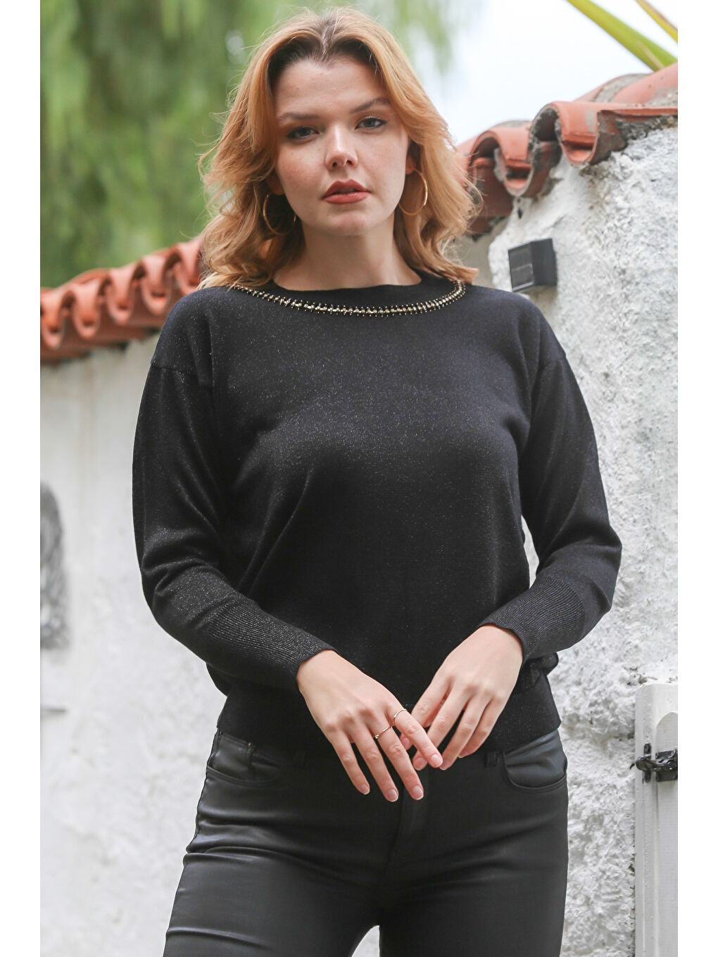 Siyah Yuvarlak Yaka Uzun Kol İnce Taşlı Simli Triko Kazak 65 62-3