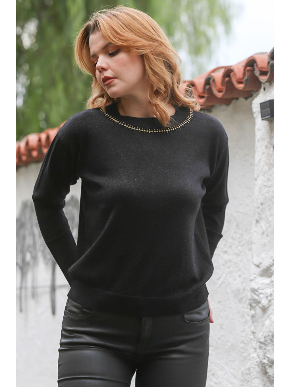 Siyah Yuvarlak Yaka Uzun Kol İnce Taşlı Simli Triko Kazak 65 62-6