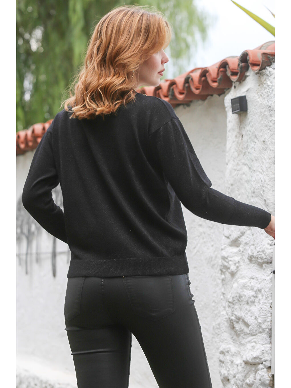 Siyah Yuvarlak Yaka Uzun Kol İnce Taşlı Simli Triko Kazak 65 62-7