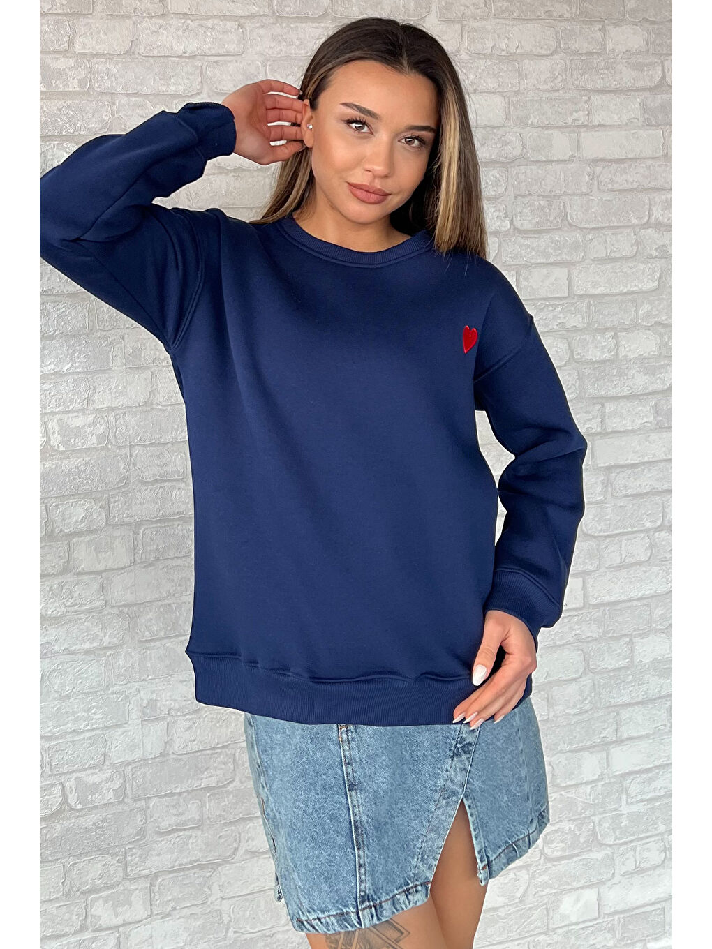 GÜLSELİ Lacivert Kadın Bisiklet Yaka Kalp Nakışlı Şardonlu Sweatshirt