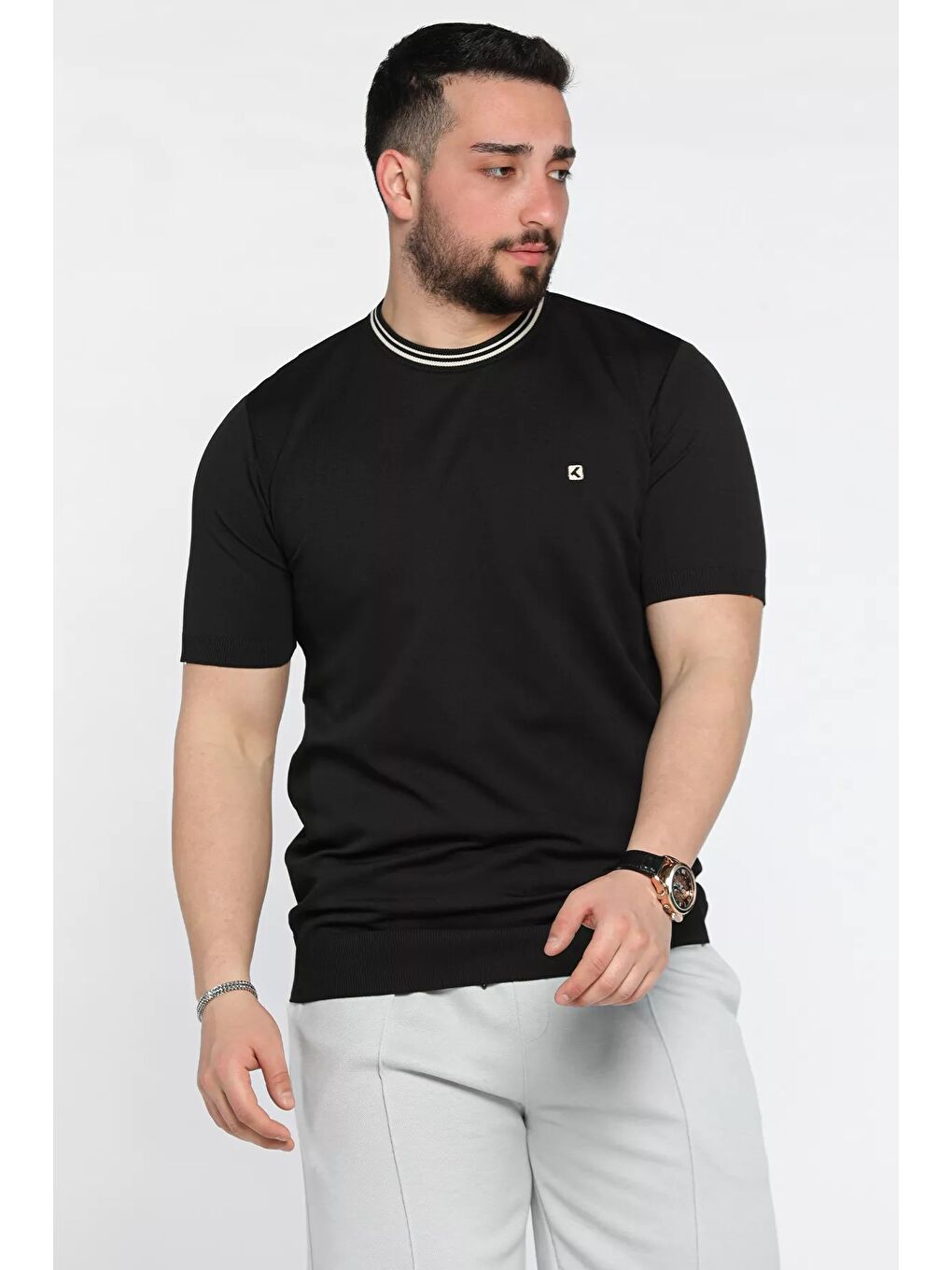 Siyah Nakışlı Bisiklet Yaka Erkek Tişört-1