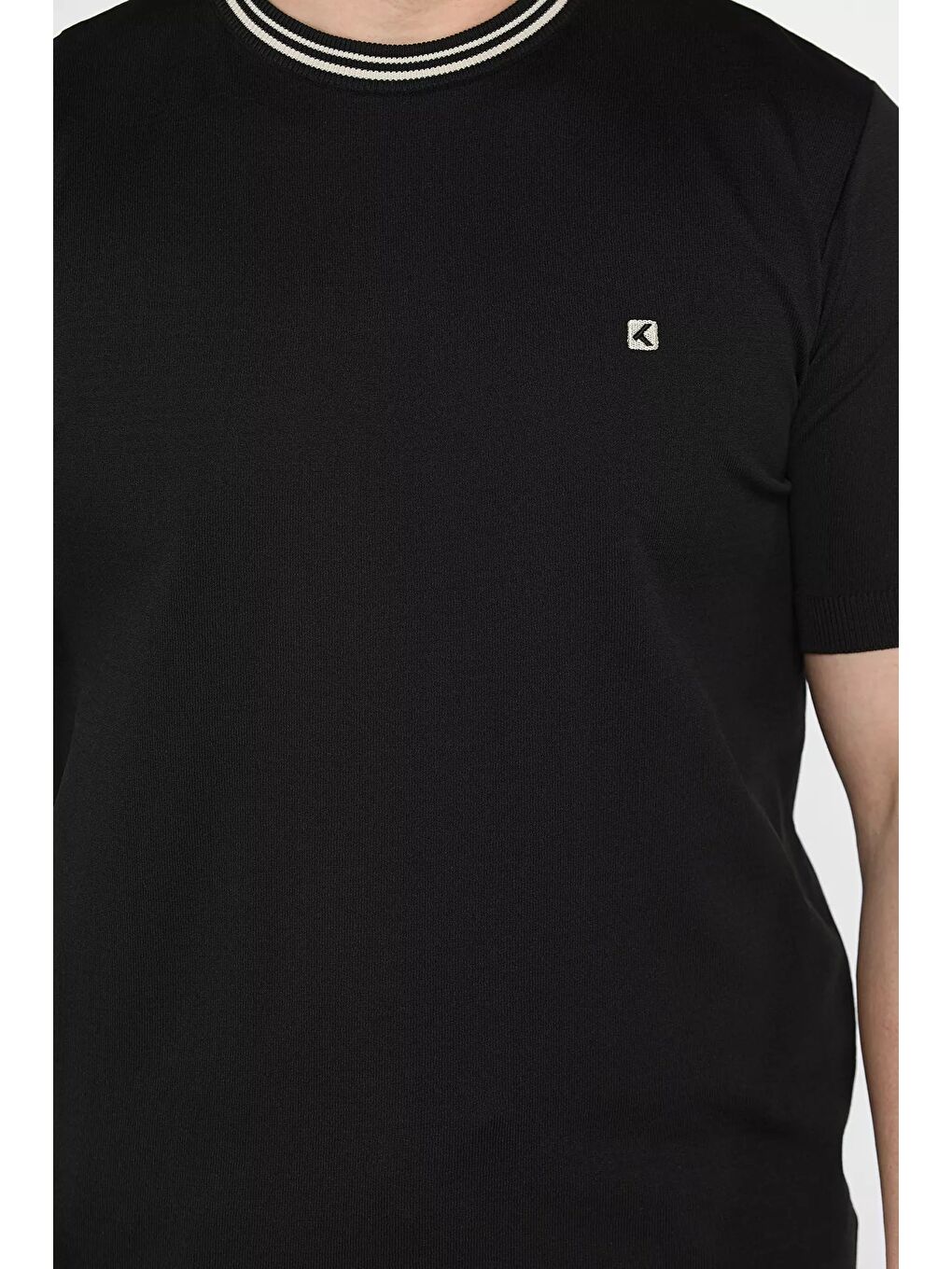 Siyah Nakışlı Bisiklet Yaka Erkek Tişört-3