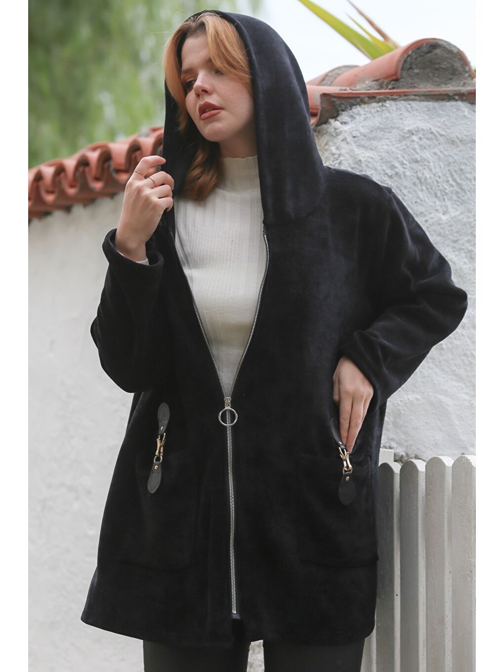 İtalyan Siyah Kapüşonlu Uzun Kol Fermuarlı Cepli Casual Kadife Dokuma Ceket 80 75-6