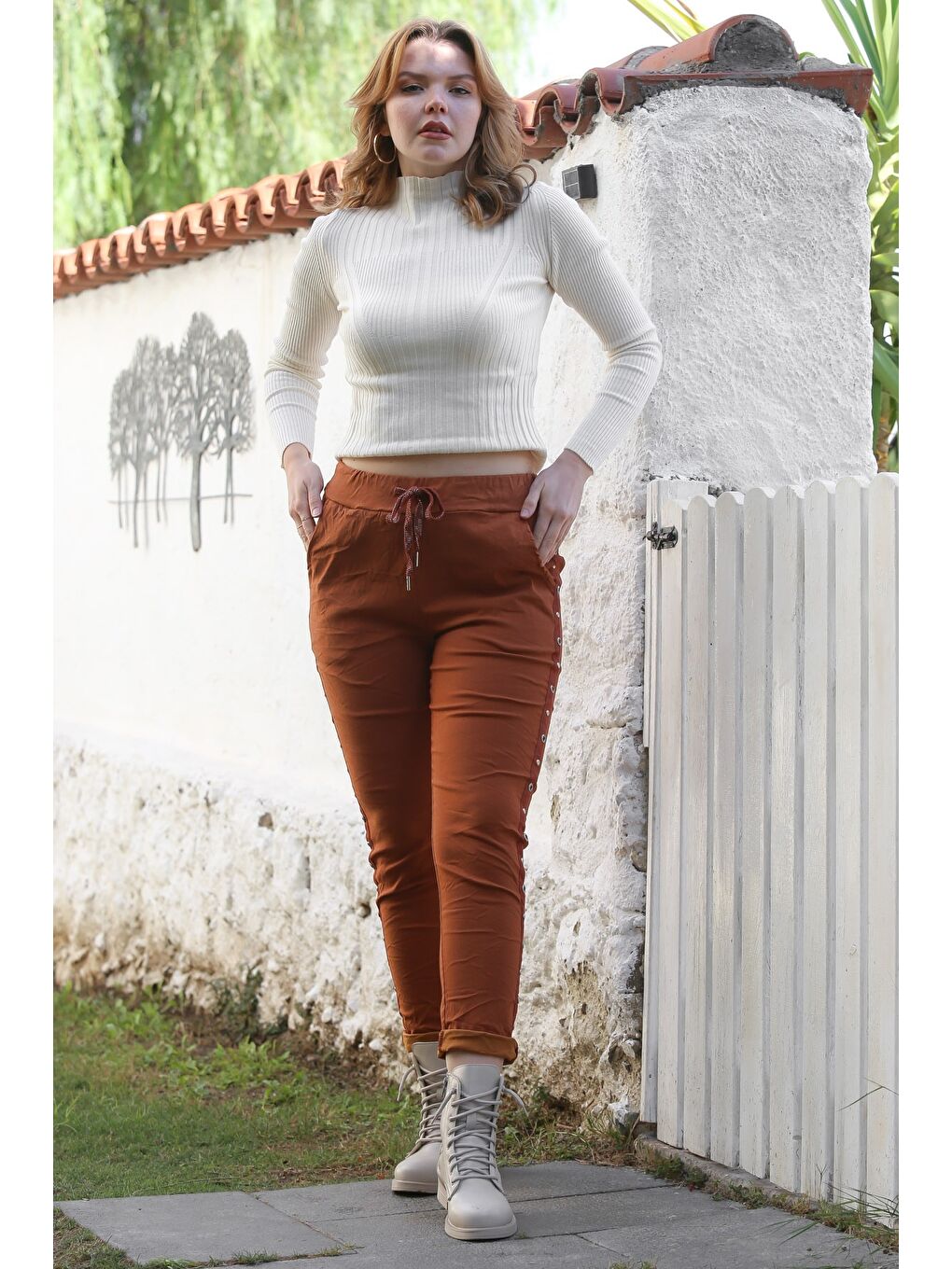 Sarı İtalyan Bronz Rengi Cepli Yanları Şeritli Lastikli Ve Bağlamalı Bel Casual Dokuma Pantolon 98 62-3