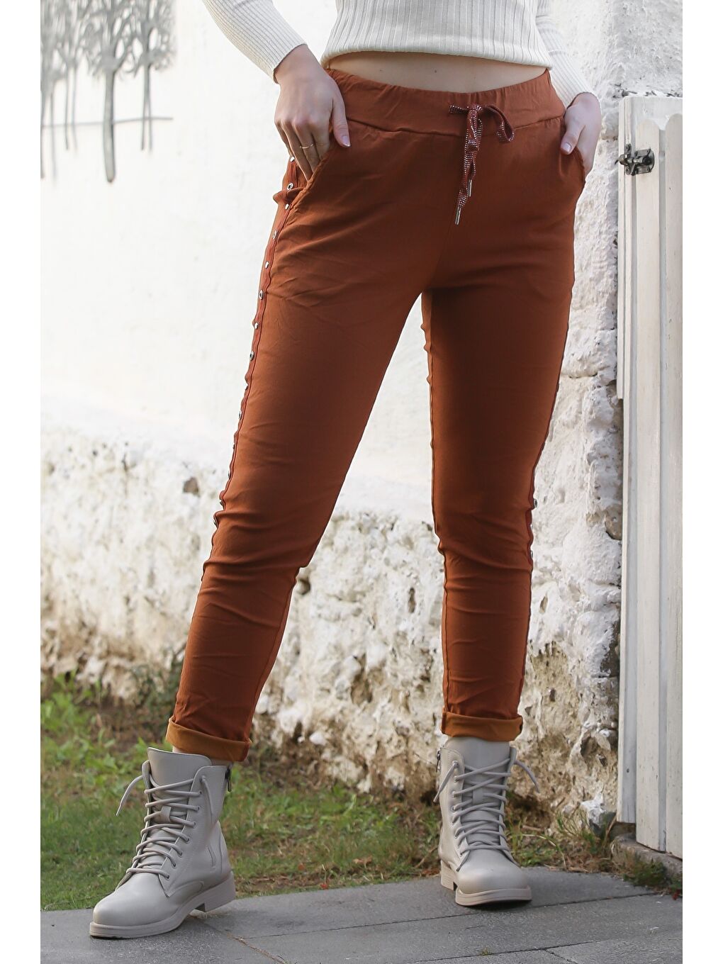 Sarı İtalyan Bronz Rengi Cepli Yanları Şeritli Lastikli Ve Bağlamalı Bel Casual Dokuma Pantolon 98 62-5