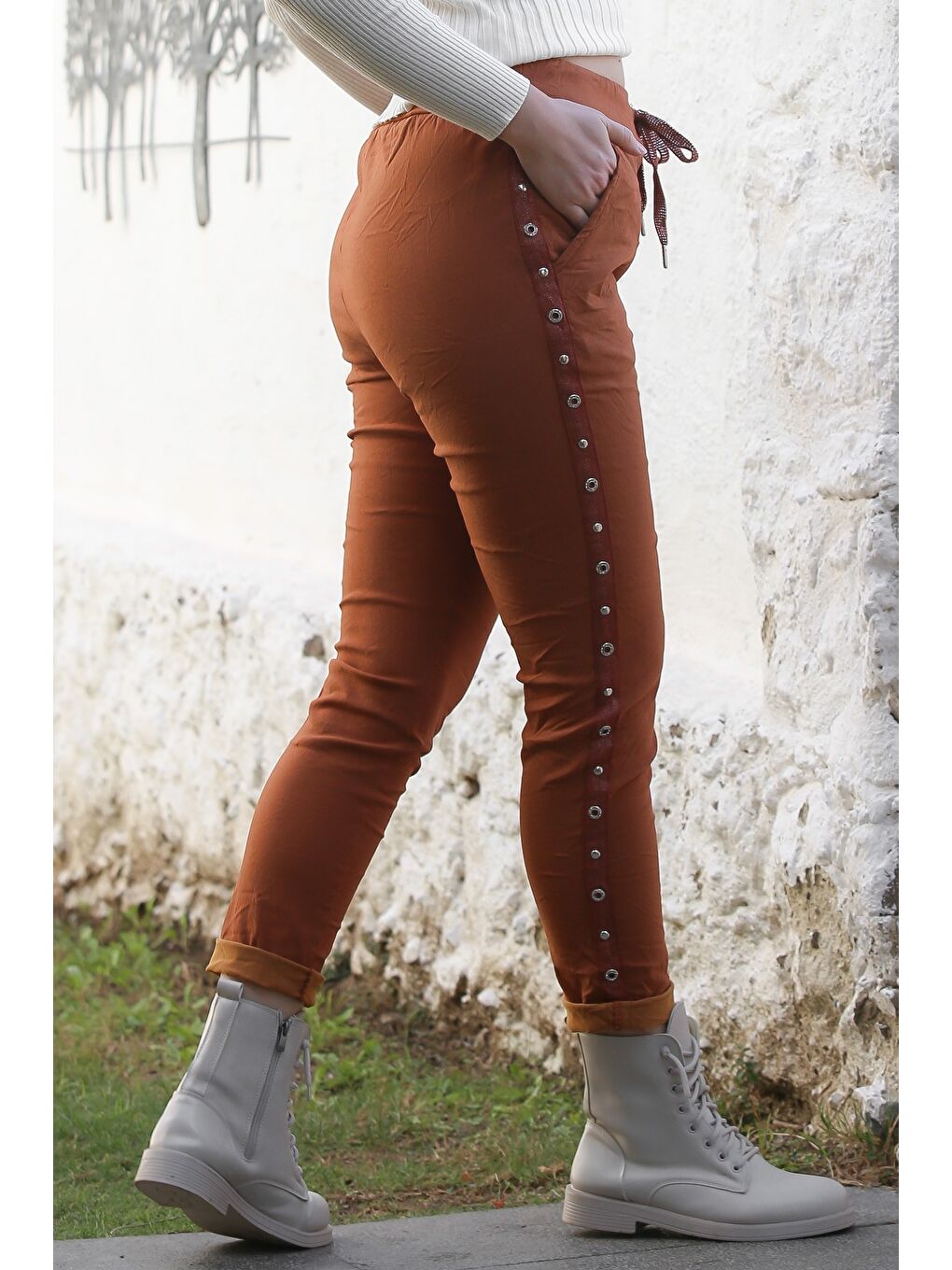 Sarı İtalyan Bronz Rengi Cepli Yanları Şeritli Lastikli Ve Bağlamalı Bel Casual Dokuma Pantolon 98 62-6