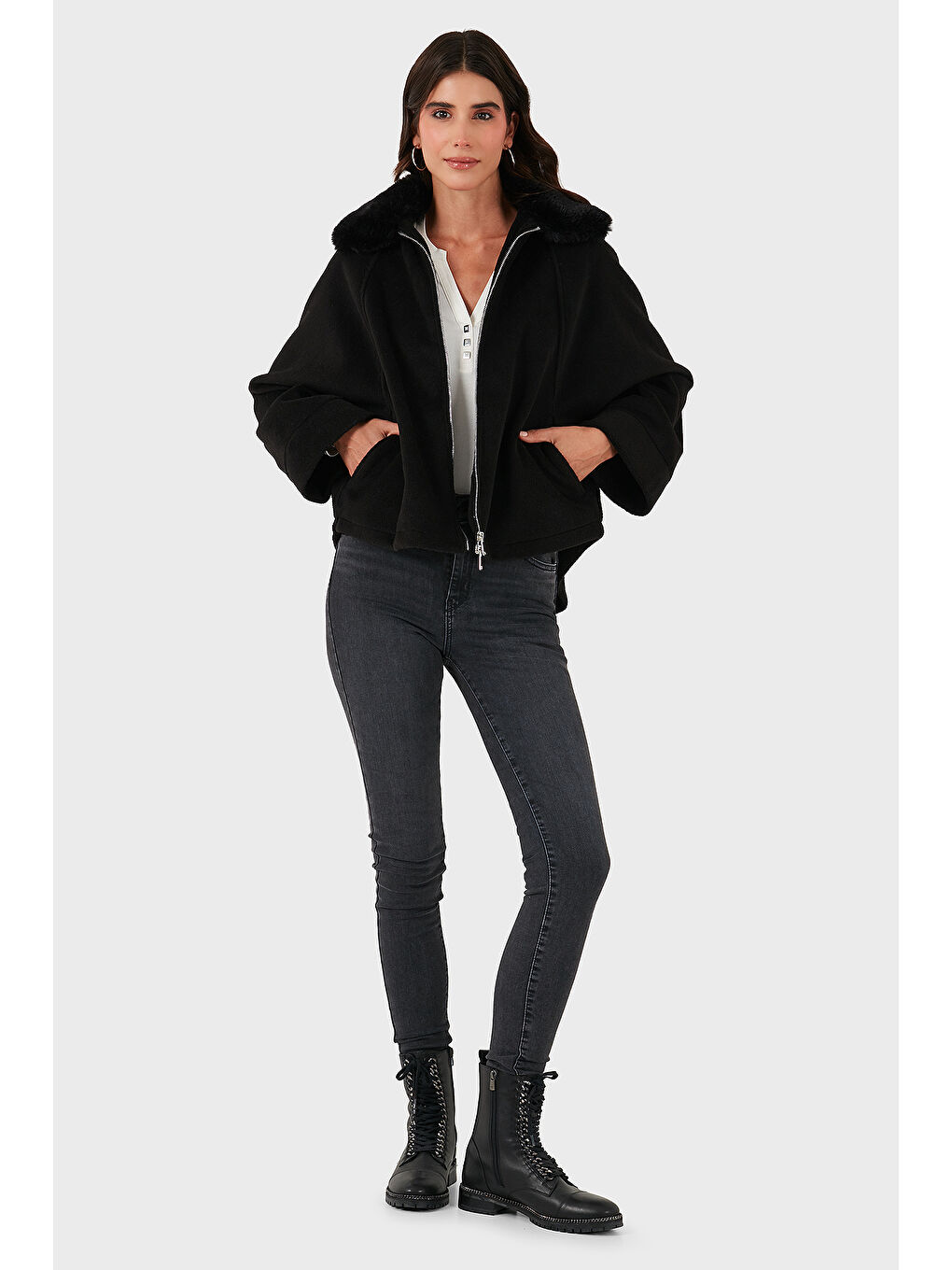 Siyah Pamuk Karışımlı Oversize Kürklü Yaka Yarasa Kol Kışa Kaşe Mont 6839660-1