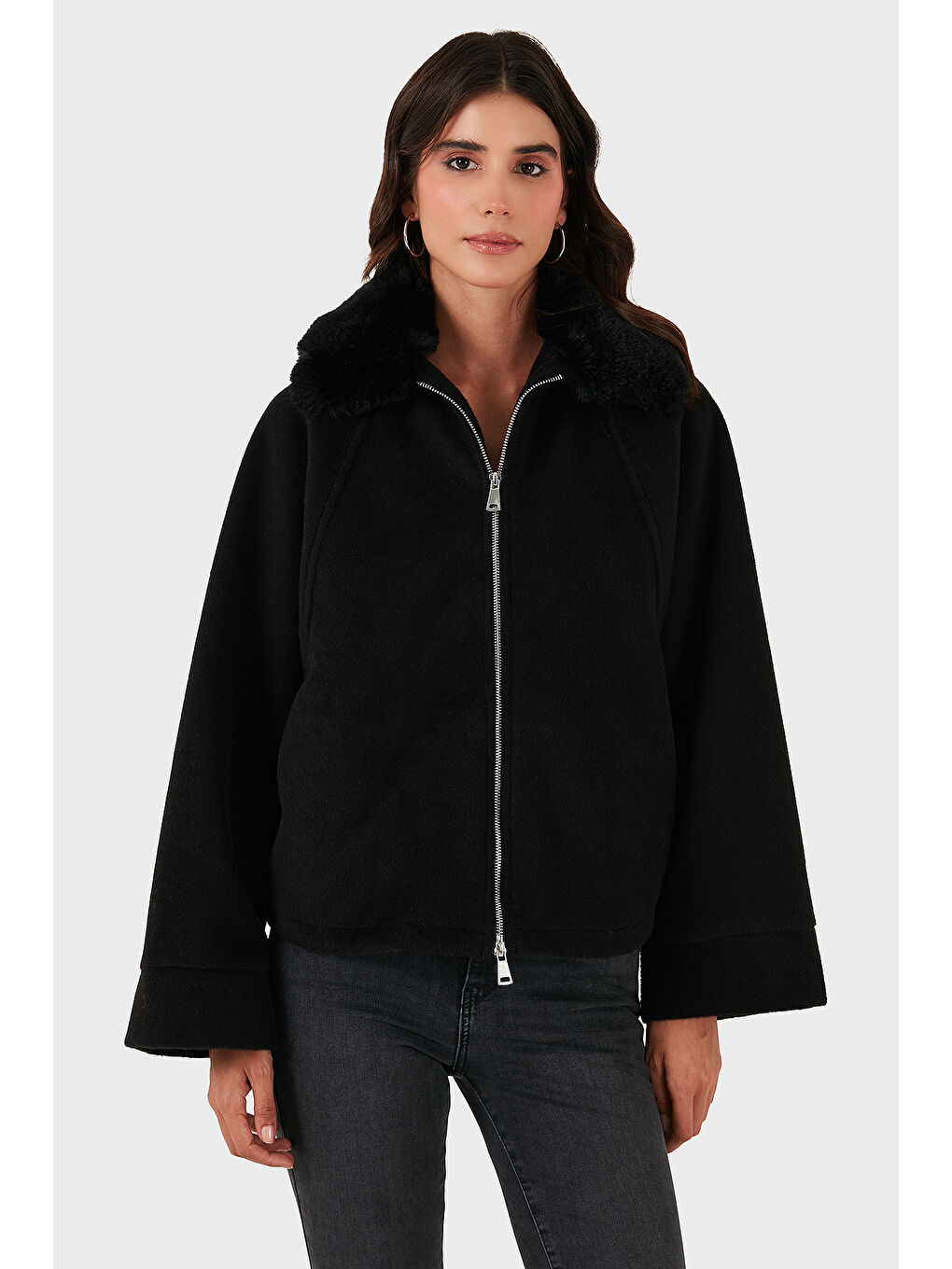 Siyah Pamuk Karışımlı Oversize Kürklü Yaka Yarasa Kol Kışa Kaşe Mont 6839660-2