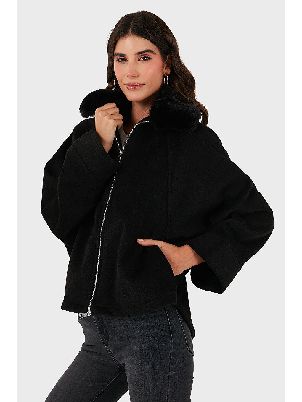 Siyah Pamuk Karışımlı Oversize Kürklü Yaka Yarasa Kol Kışa Kaşe Mont 6839660-4