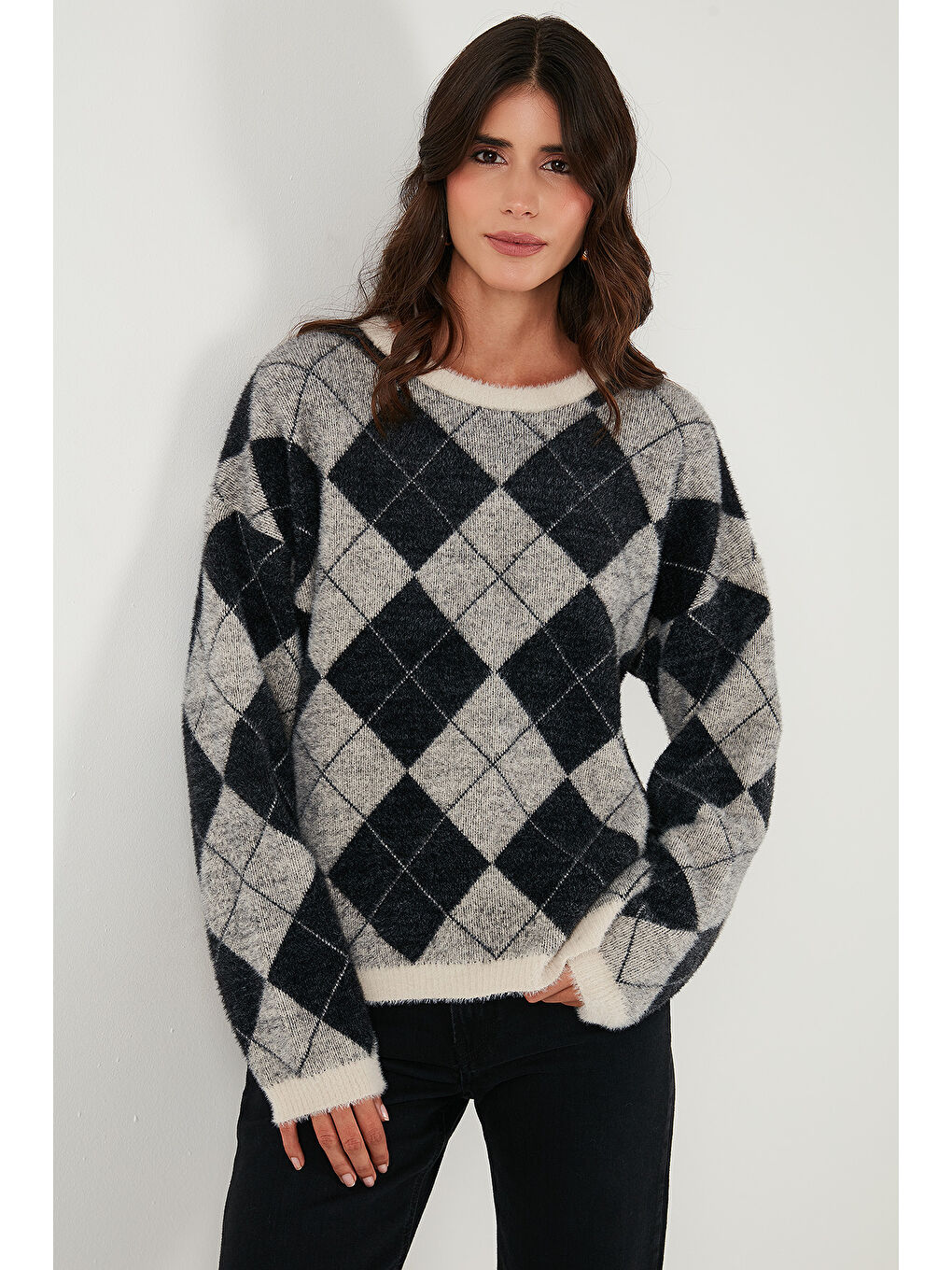 Siyah Baklava Desenli Oversize Bisiklet Yaka Yumuşak Dokulu Kazak 4616262-4