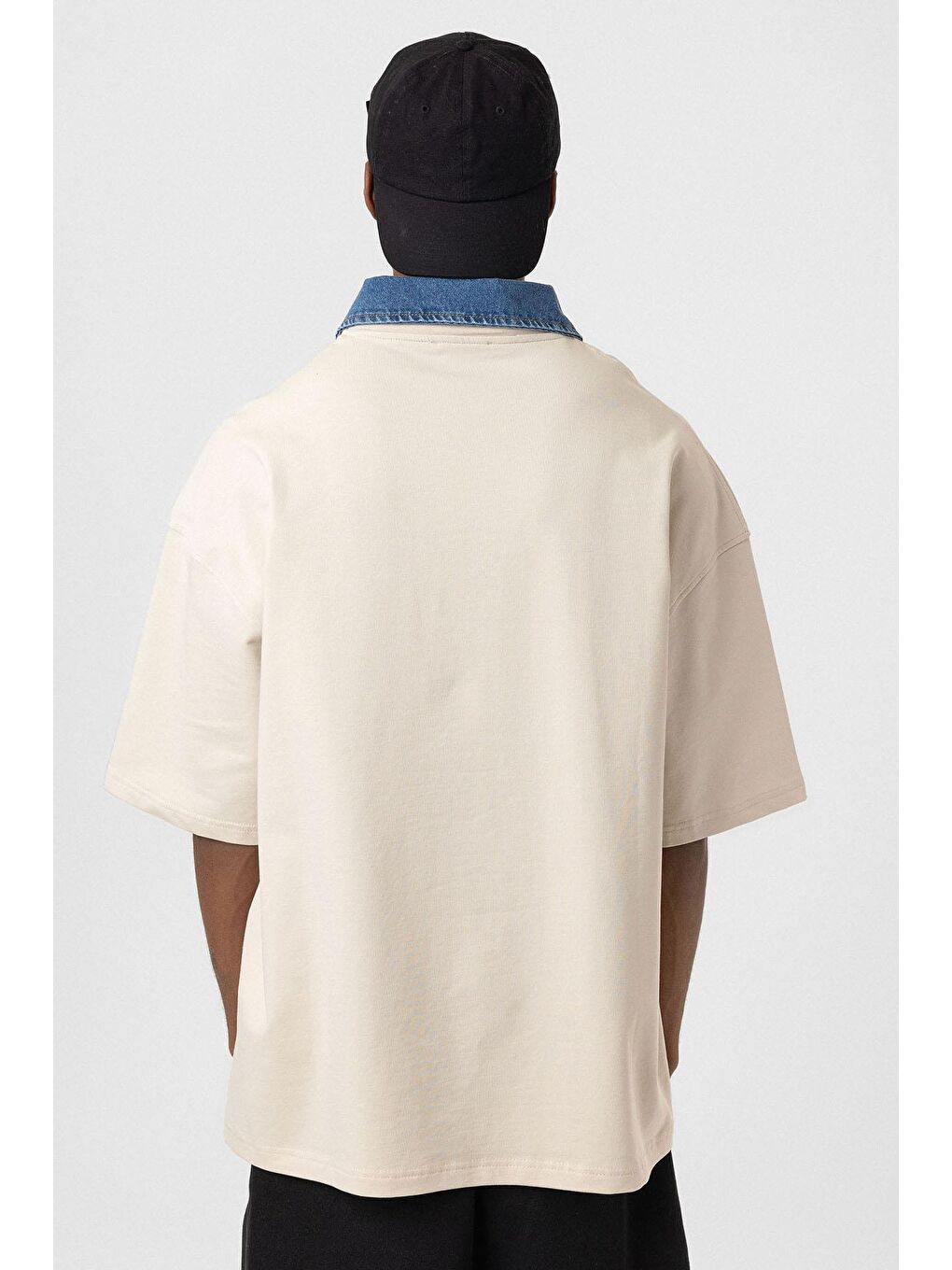 Bej Polo Yaka Yazı Detaylı Oversize Tişört Taş-5