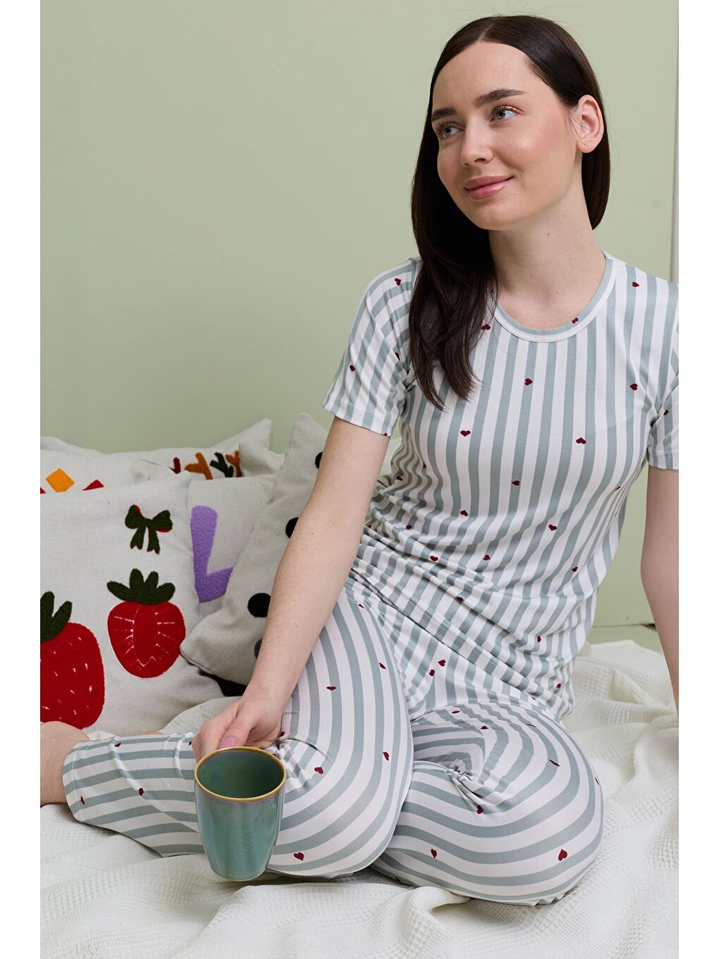 Yeşil Büyük Kalpli Desenli Bisiklet Yaka Kısa Kollu Pijama Takımı-1