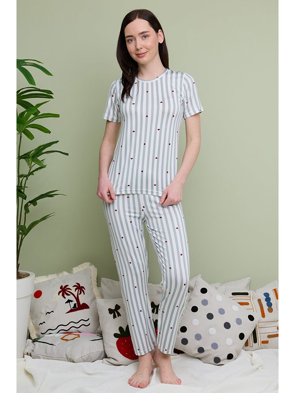 Yeşil Büyük Kalpli Desenli Bisiklet Yaka Kısa Kollu Pijama Takımı-2