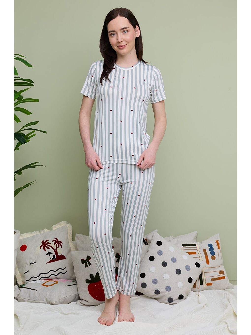 Yeşil Büyük Kalpli Desenli Bisiklet Yaka Kısa Kollu Pijama Takımı-3