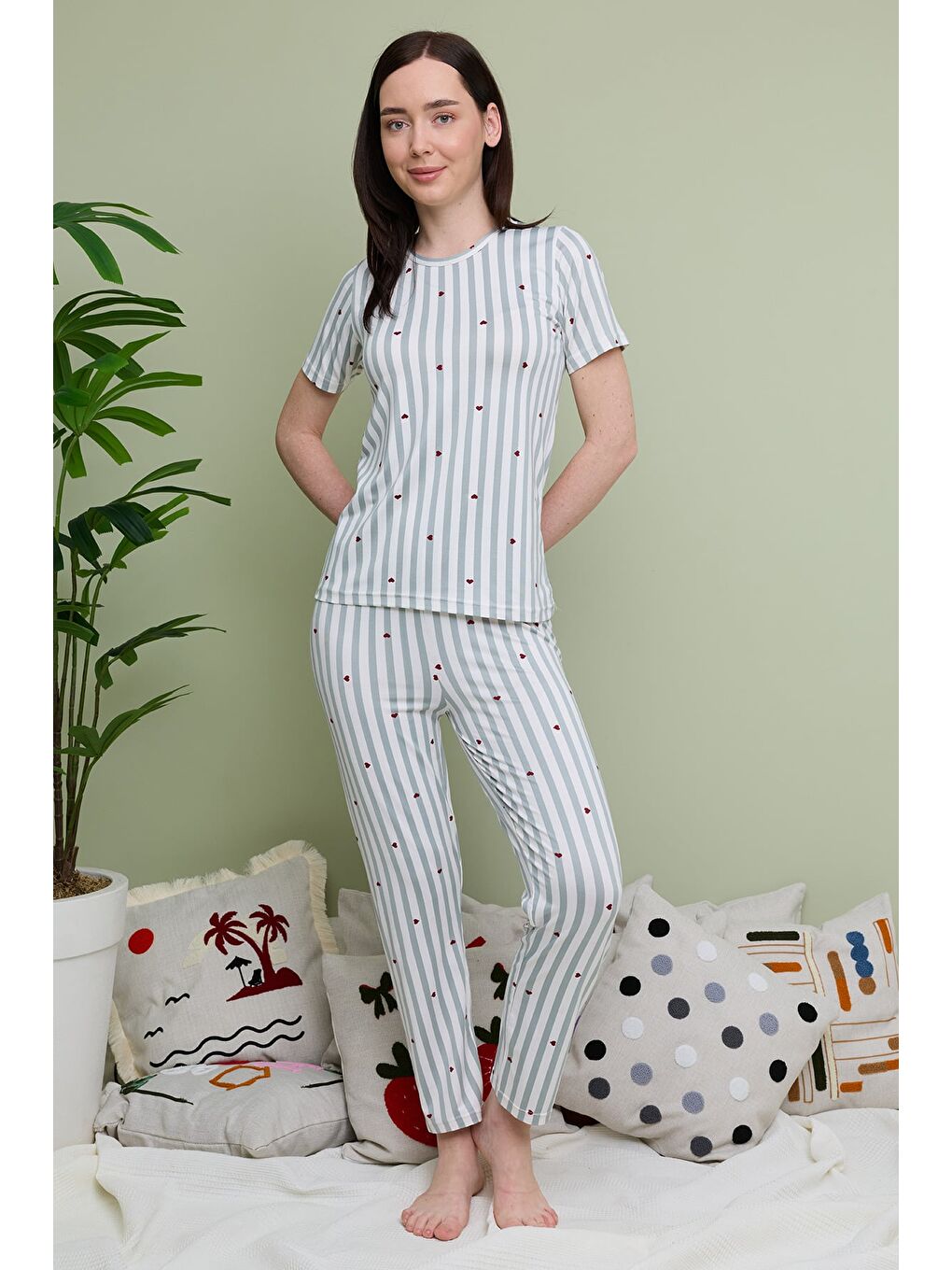 Yeşil Büyük Kalpli Desenli Bisiklet Yaka Kısa Kollu Pijama Takımı-4