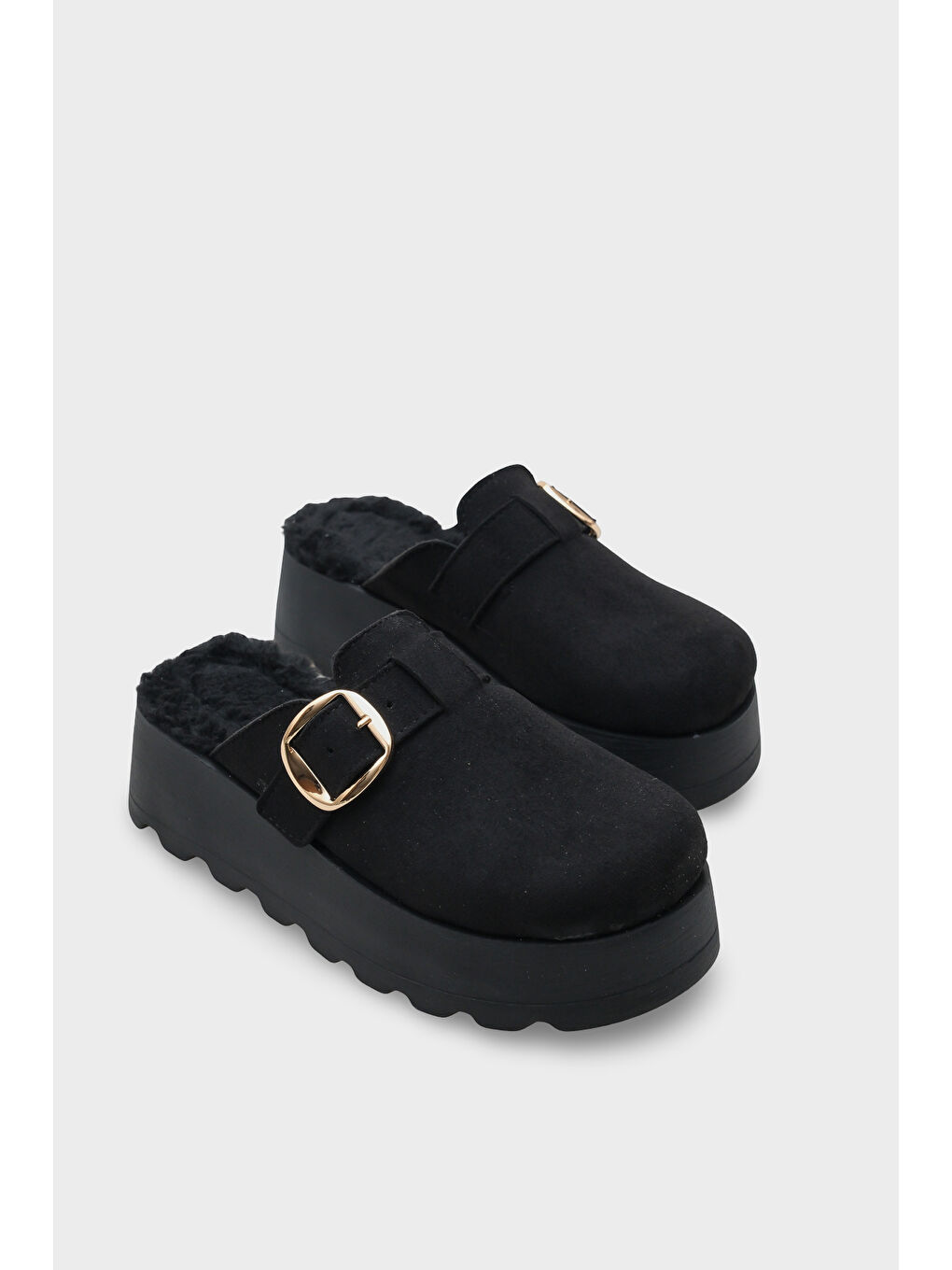 Siyah Leticia Kürklü Süet Görünümlü Kadın Sabo-1