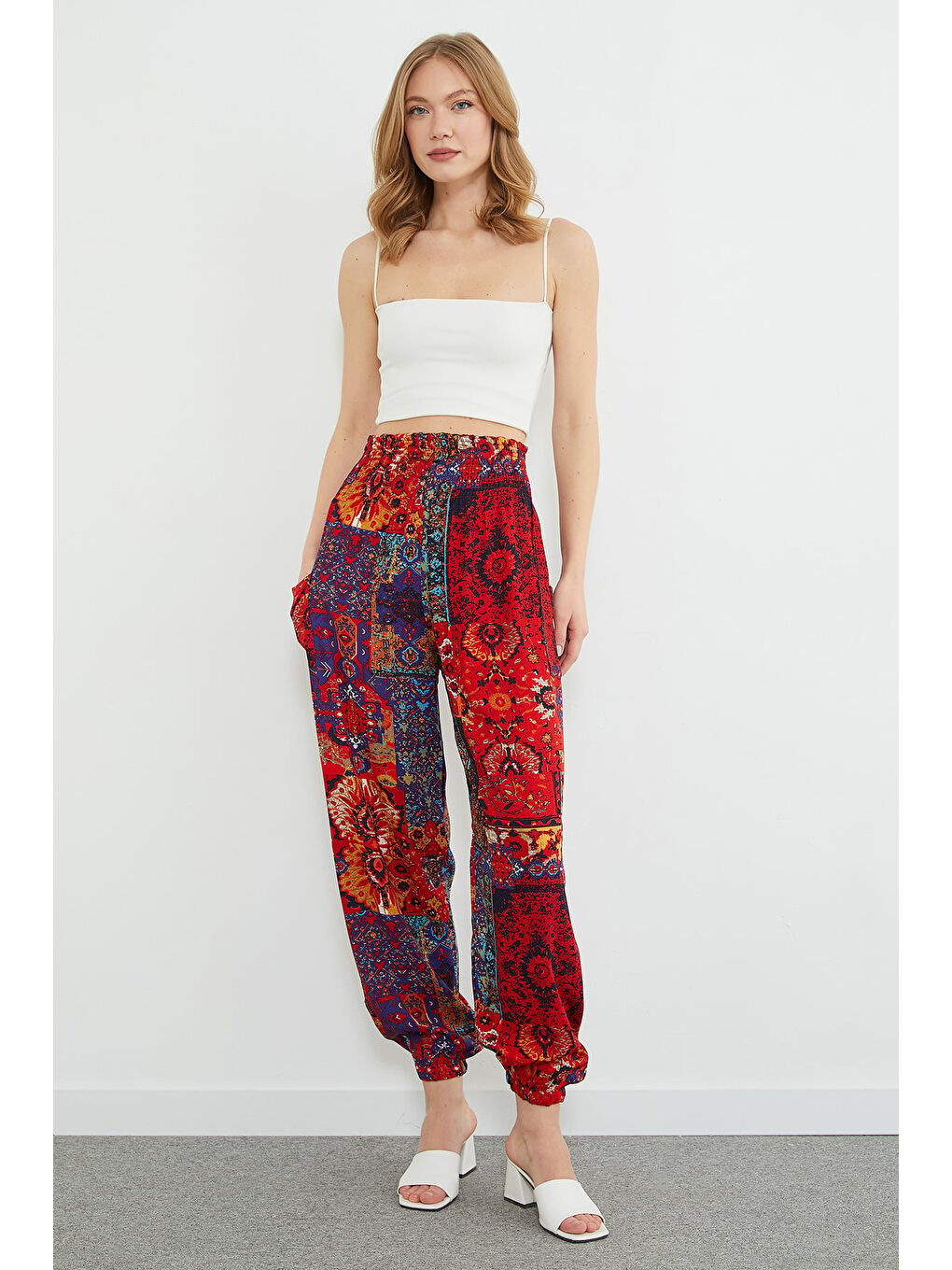 Kırmızı Etnik Desenli Beli Gipeli Şalvar Pantolon-1