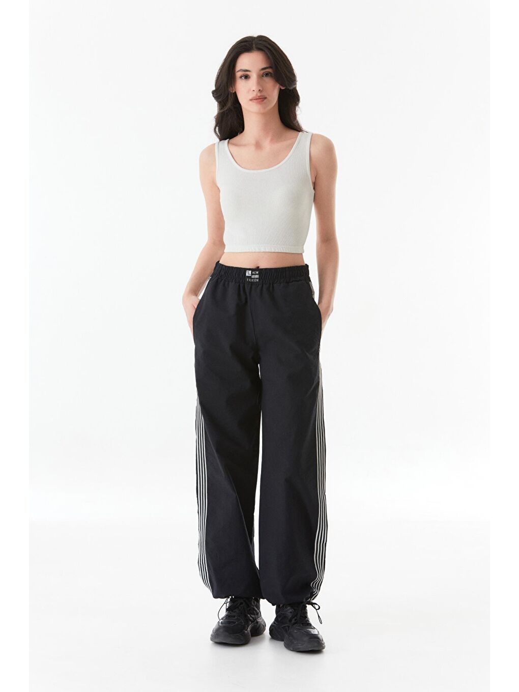 Siyah Çizgili Beli Lastikli Paçası Stoperli Eşofman Altı-1