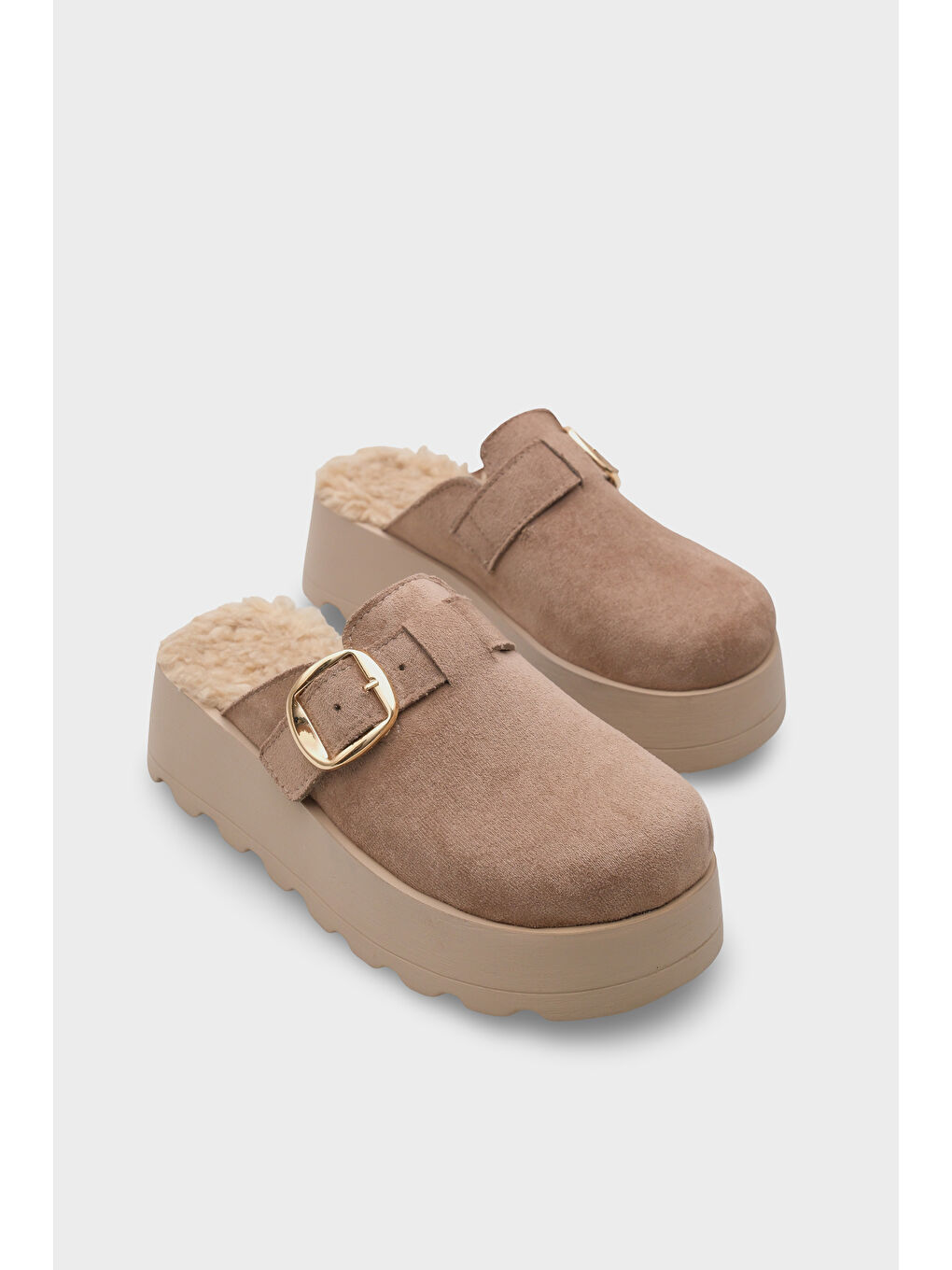 Bej Leticia Kürklü Süet Görünümlü Kadın Sabo-1