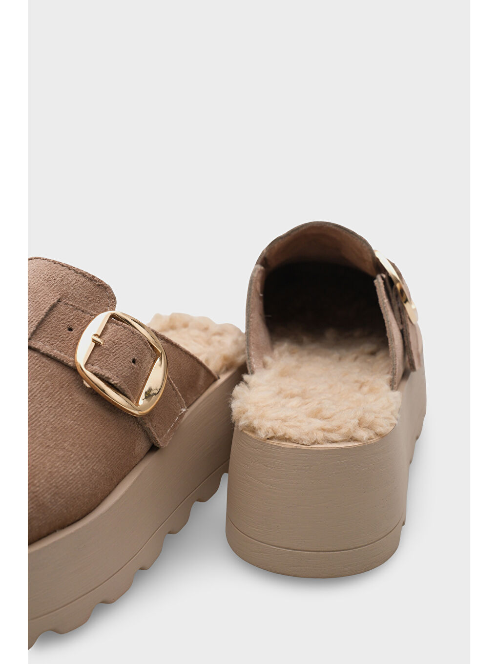 Bej Leticia Kürklü Süet Görünümlü Kadın Sabo-3