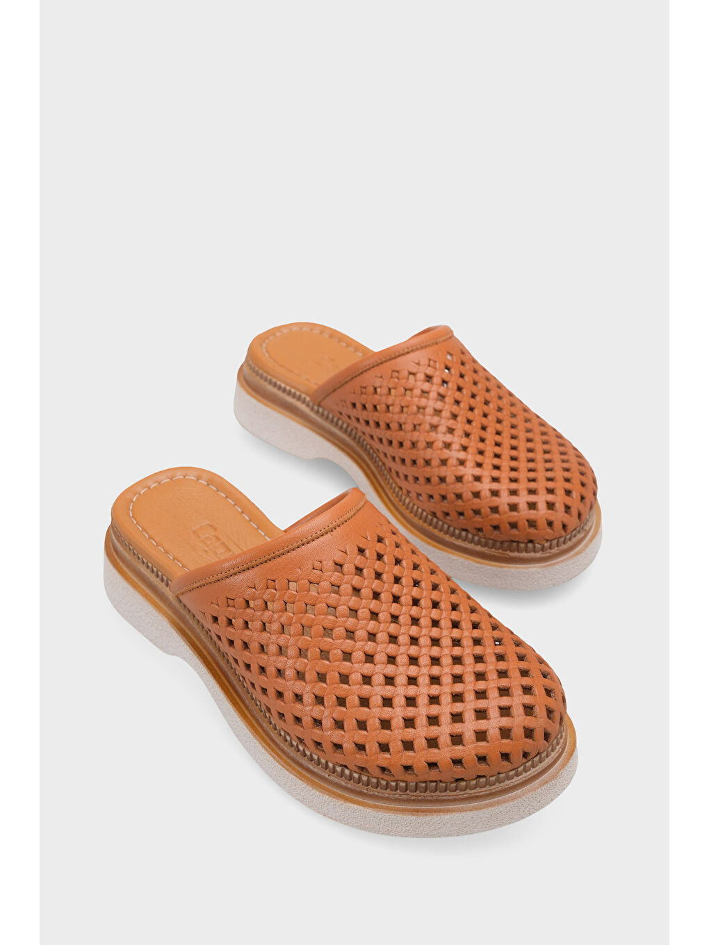 Kahverengi Madelle Hakiki Deri Dolgu Topuk Zımbalı Kadın Sabo-1