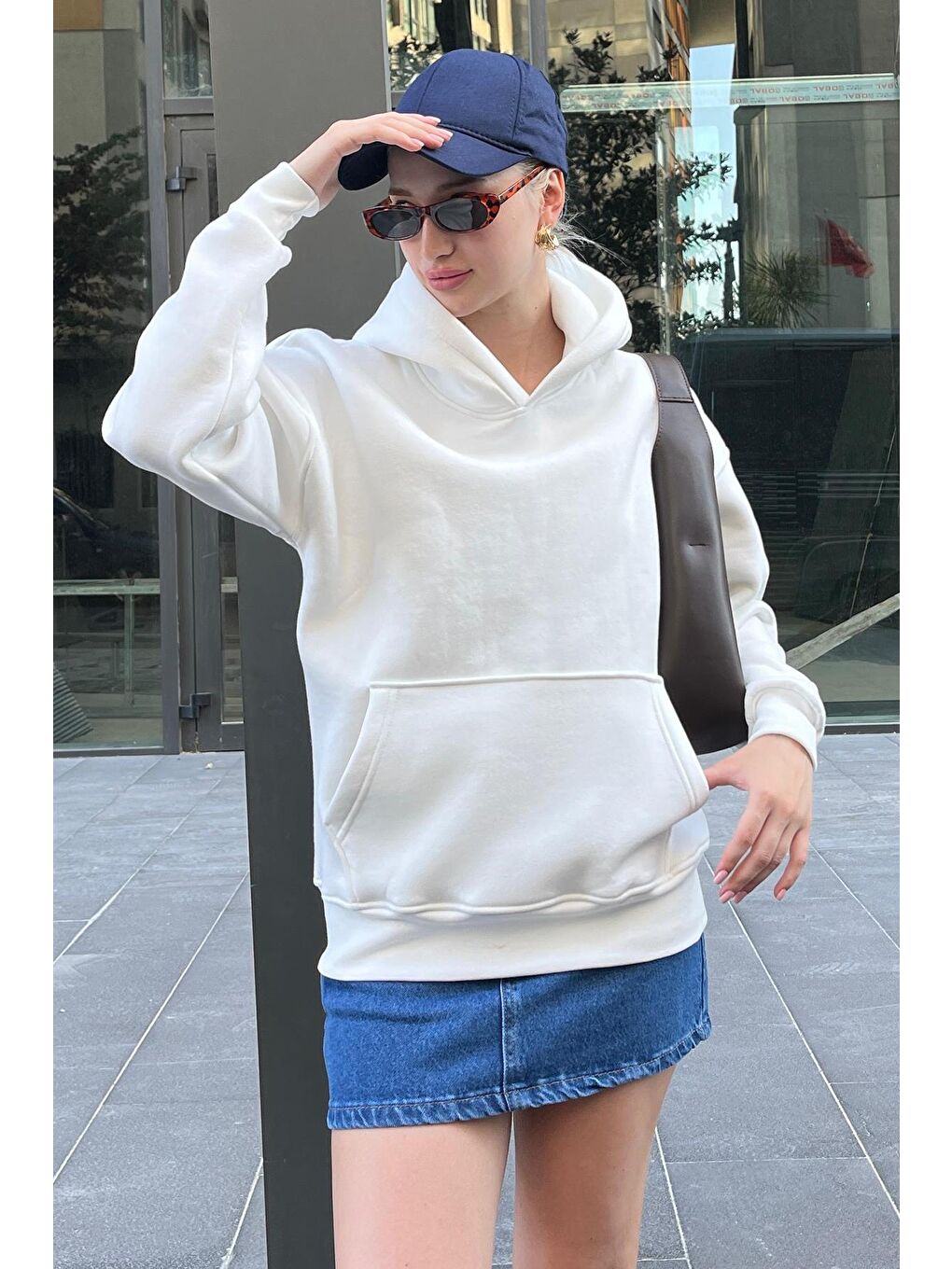 Madmext Ekru Kapüşonlu Şardonlu Oversize Cepli Sweatshirt MG2206 - 2